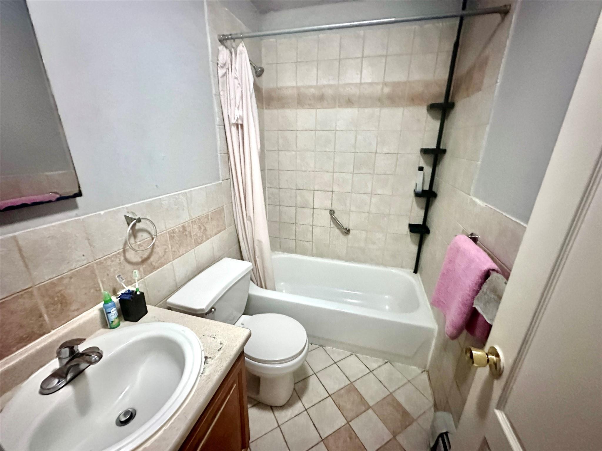 Single Family Arnow  Bronx, NY 10469, MLS-859692-5