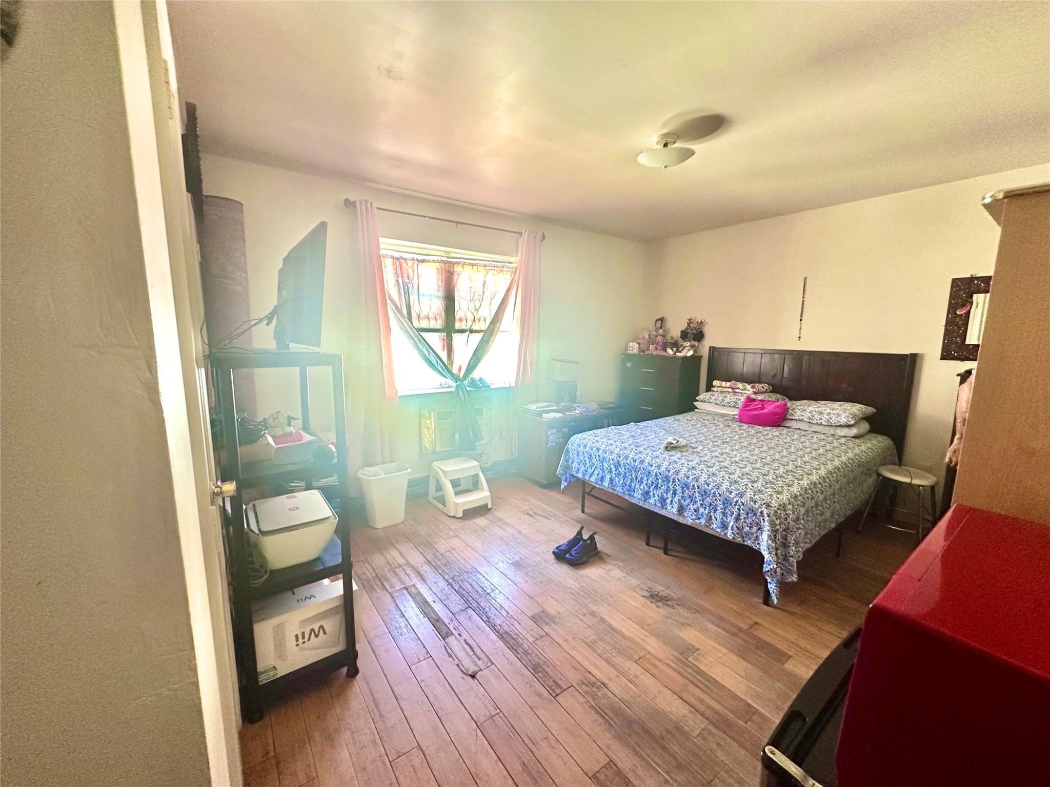 Single Family Arnow  Bronx, NY 10469, MLS-859692-6