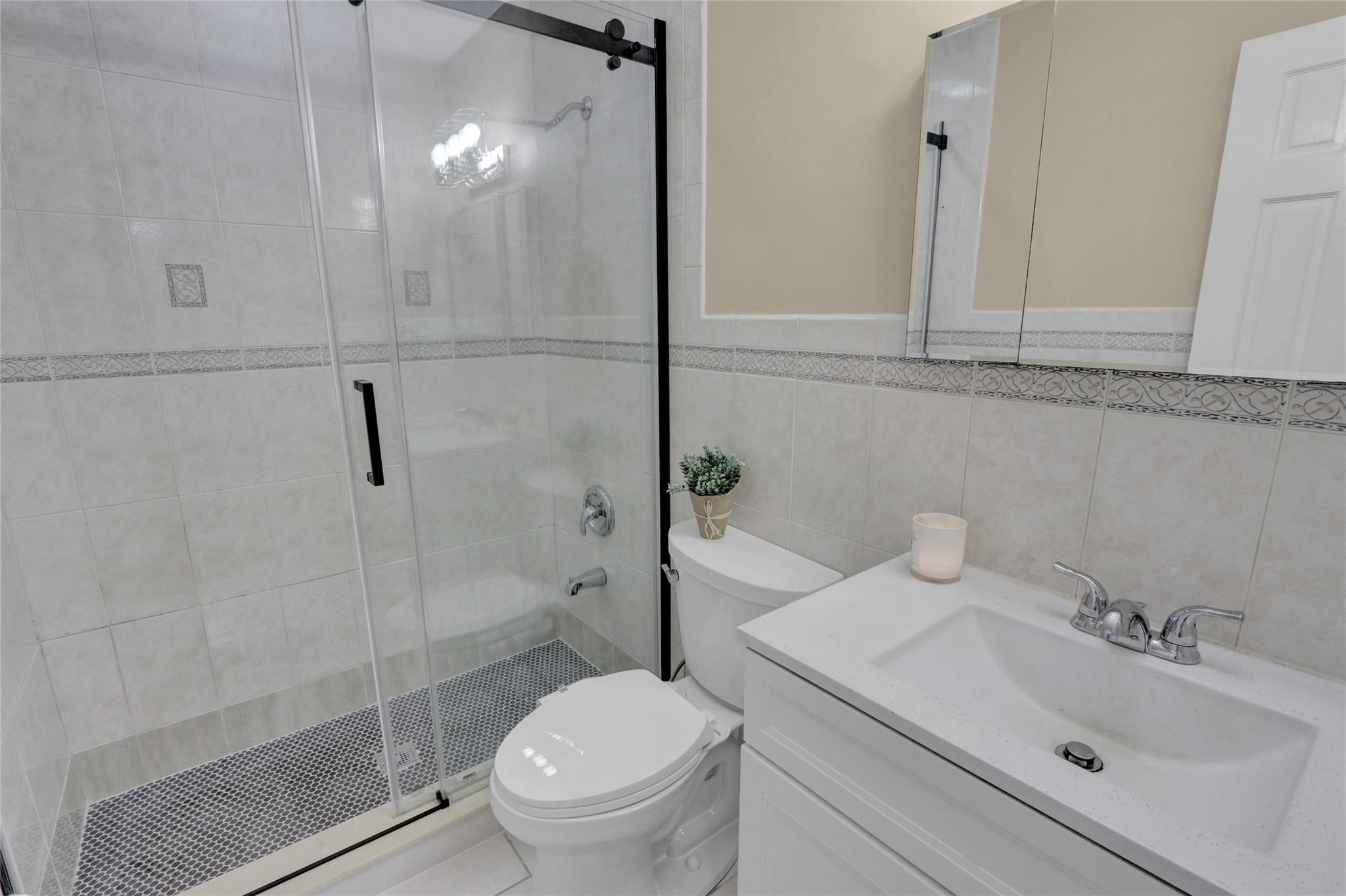Single Family Balaton  Suffolk County, NY 11779, MLS-859694-16