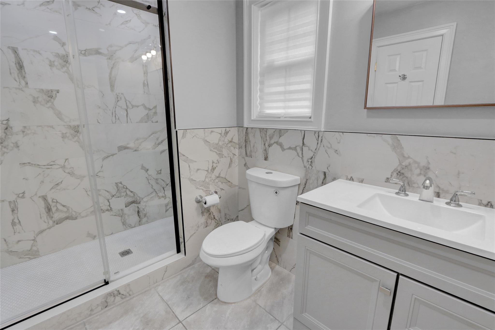 Single Family Balaton  Suffolk County, NY 11779, MLS-859694-20