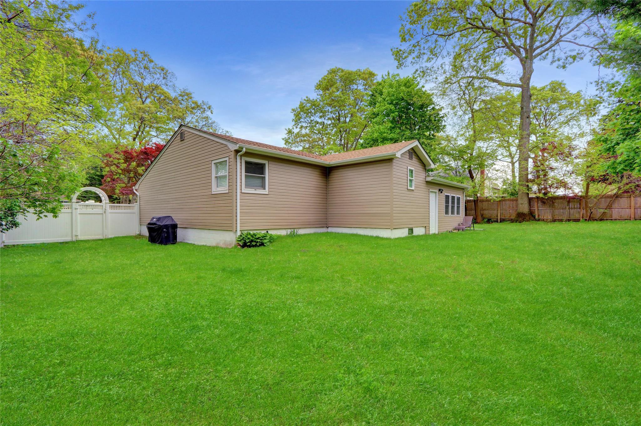 Single Family Balaton  Suffolk County, NY 11779, MLS-859694-21