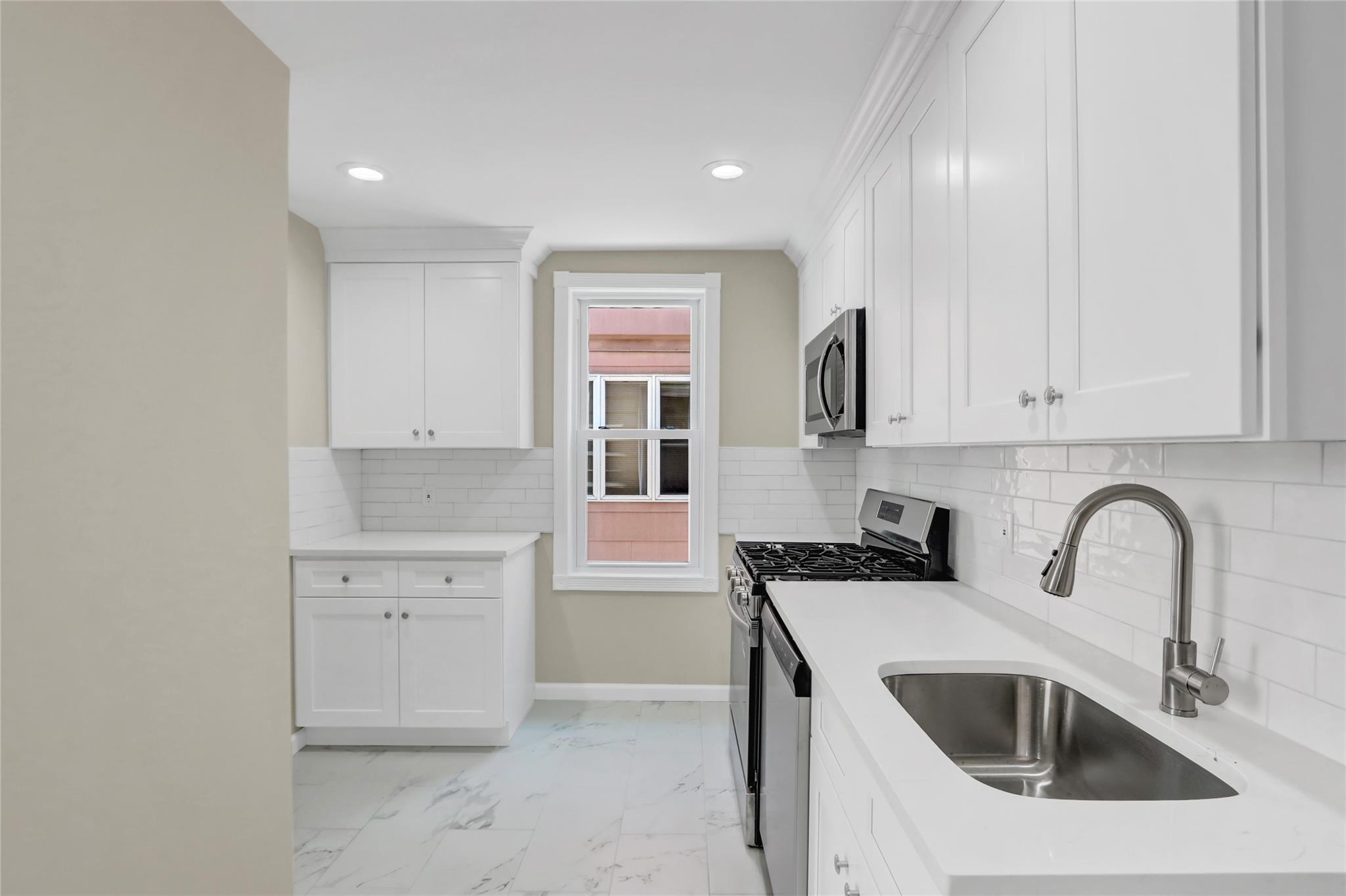 Single Family 59th Queens, NY 11378, MLS-859710-8