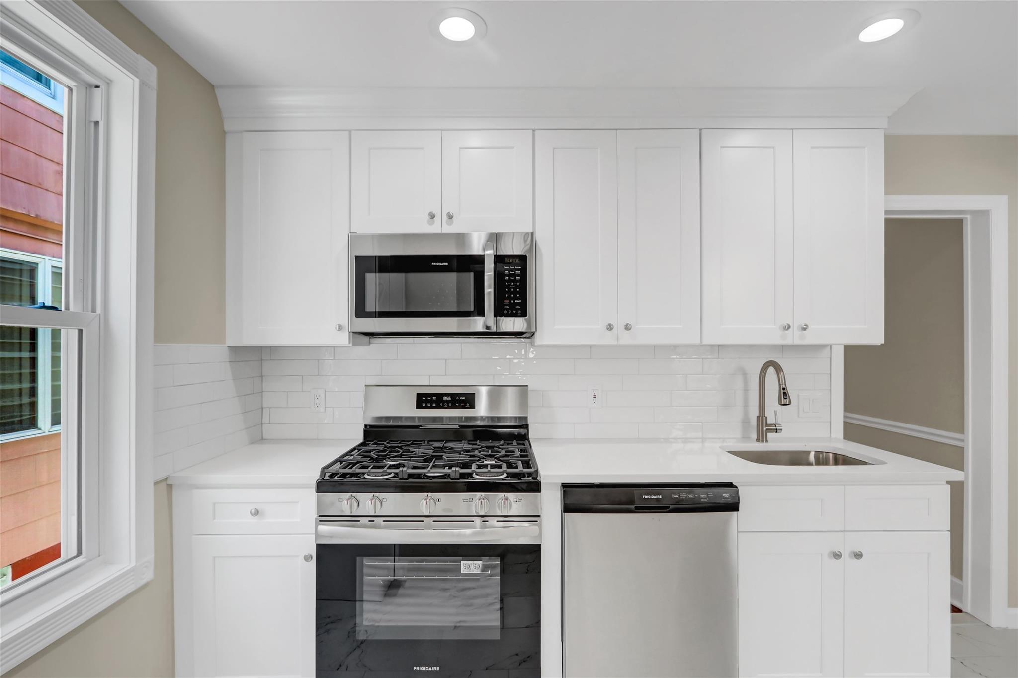 Single Family 59th Queens, NY 11378, MLS-859710-9