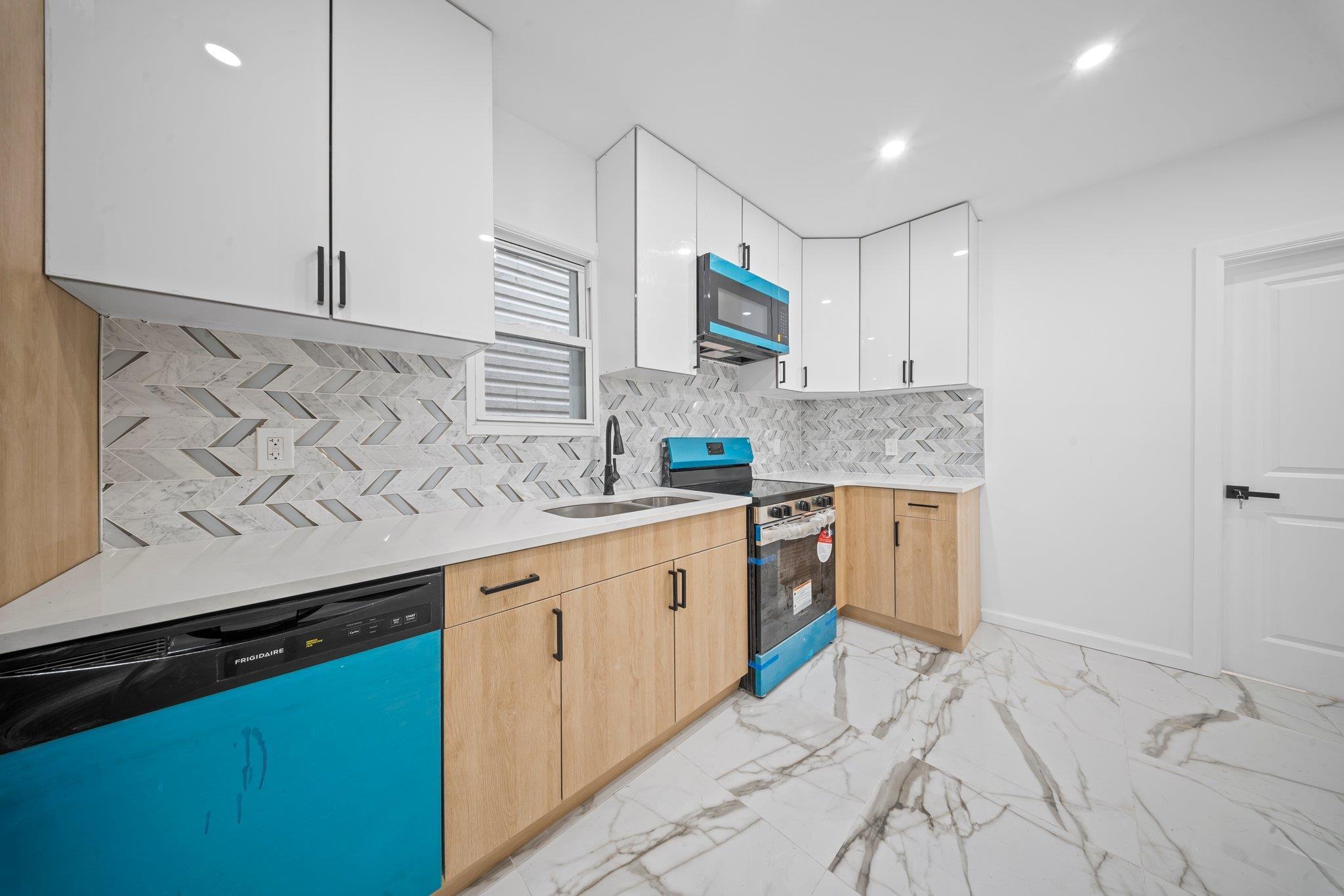Single Family Barnes  Bronx, NY 10467, MLS-859747-4