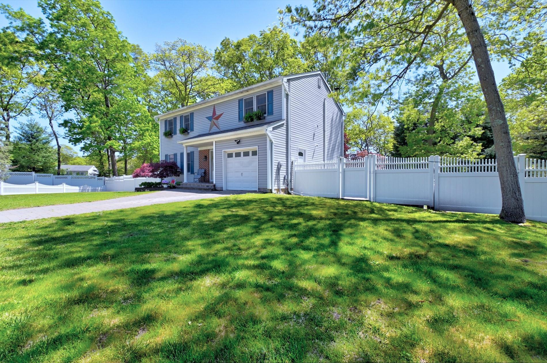 Single Family Mount Oak  Suffolk County, NY 11961, MLS-859816-29