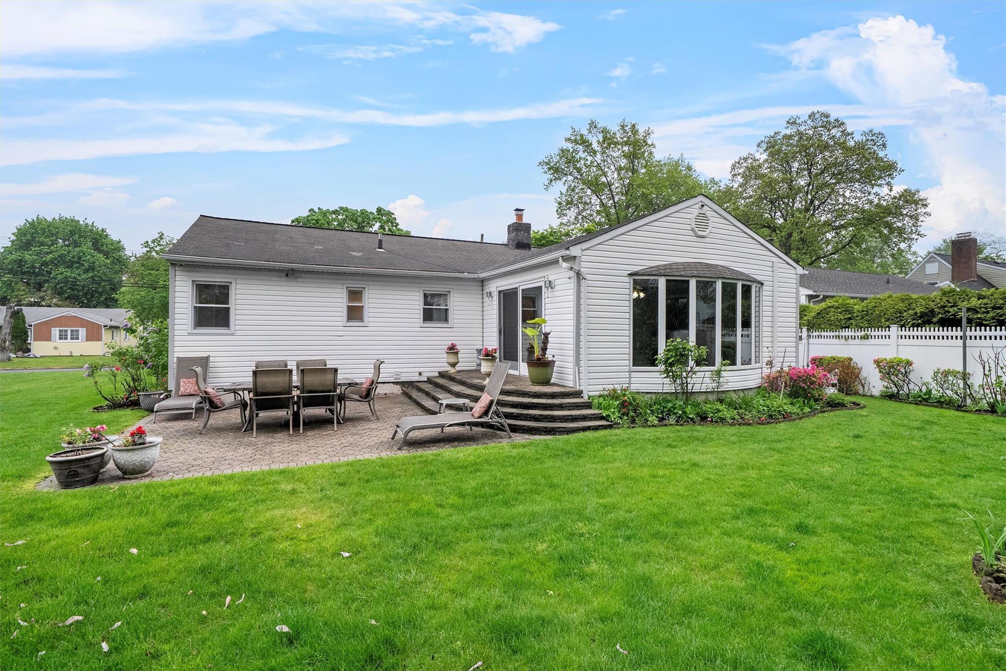 Single Family Essex  Westchester County, NY 10530, MLS-859824-25