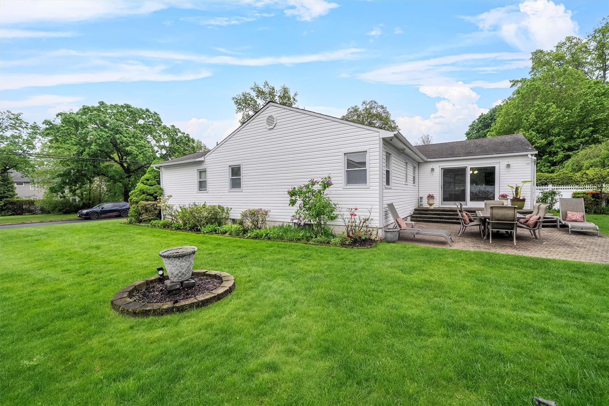 Single Family Essex  Westchester County, NY 10530, MLS-859824-26