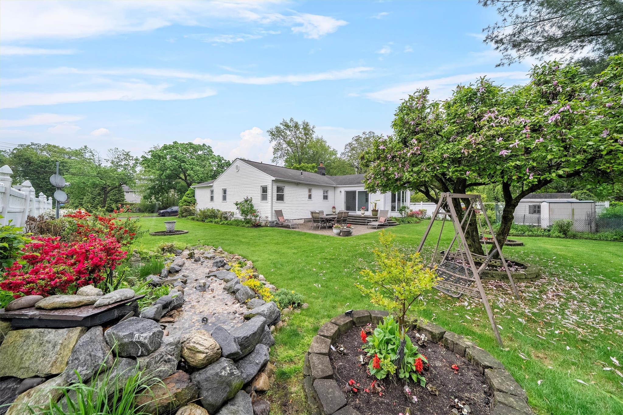 Single Family Essex  Westchester County, NY 10530, MLS-859824-30
