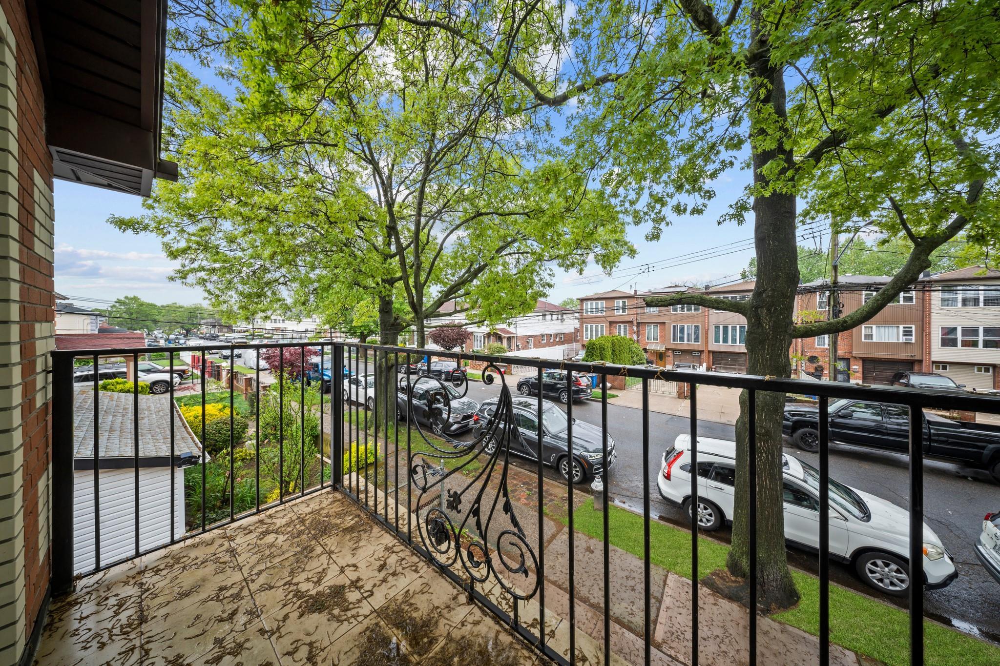 Single Family 231 Street  Queens, NY 11413, MLS-859850-21