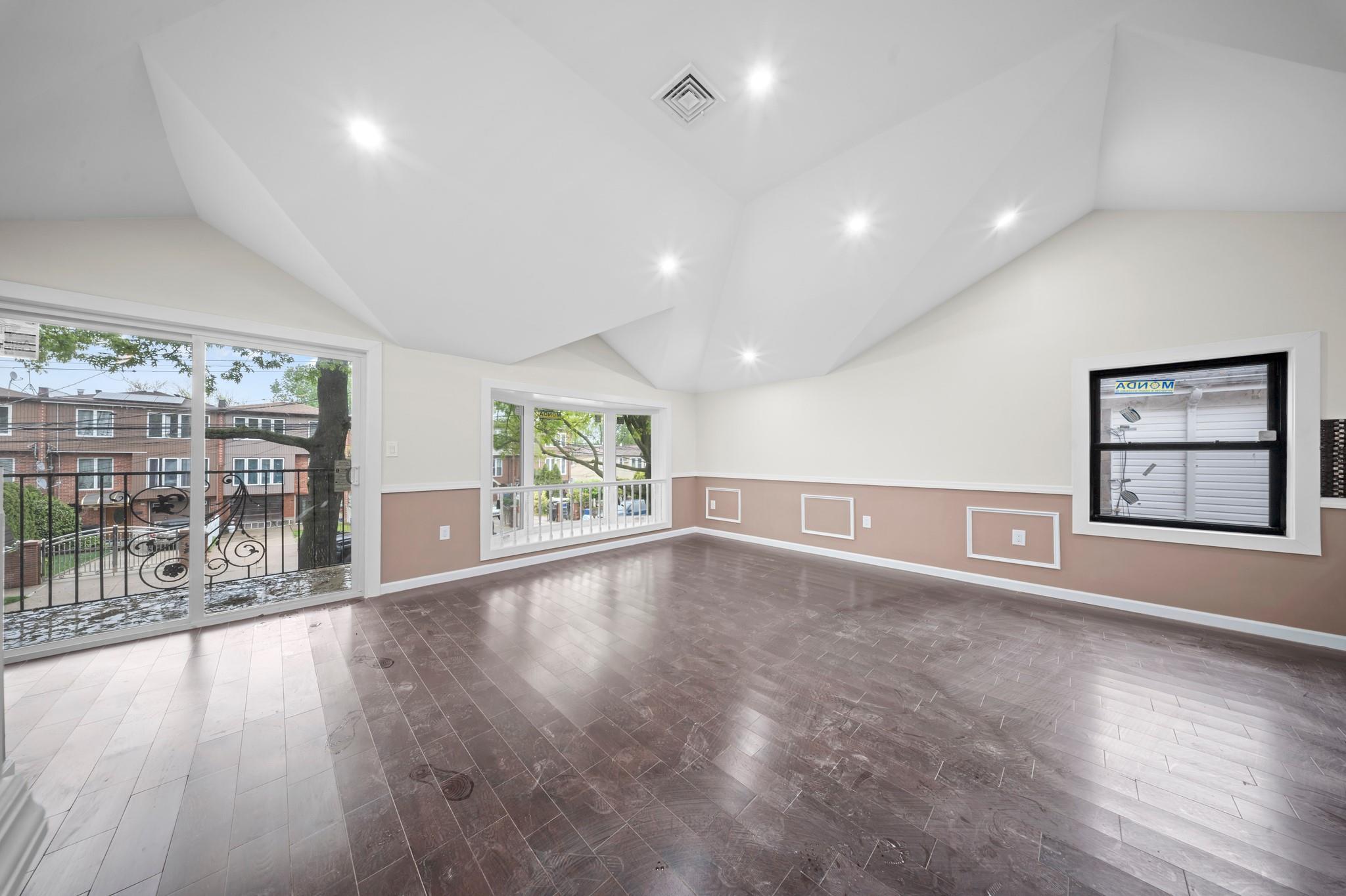 Single Family 231 Street  Queens, NY 11413, MLS-859850-22