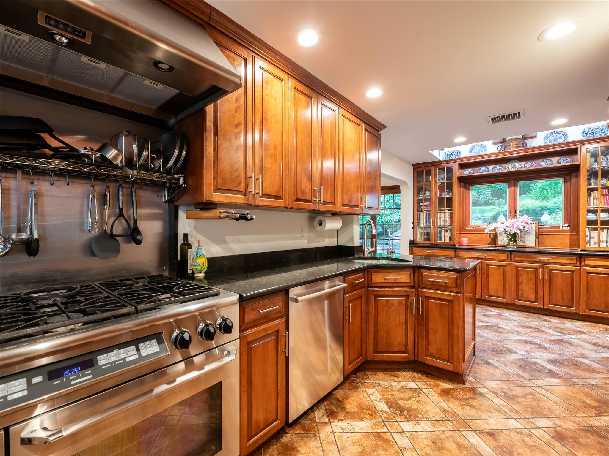 Single Family Norwood  Suffolk County, NY 11768, MLS-859914-15
