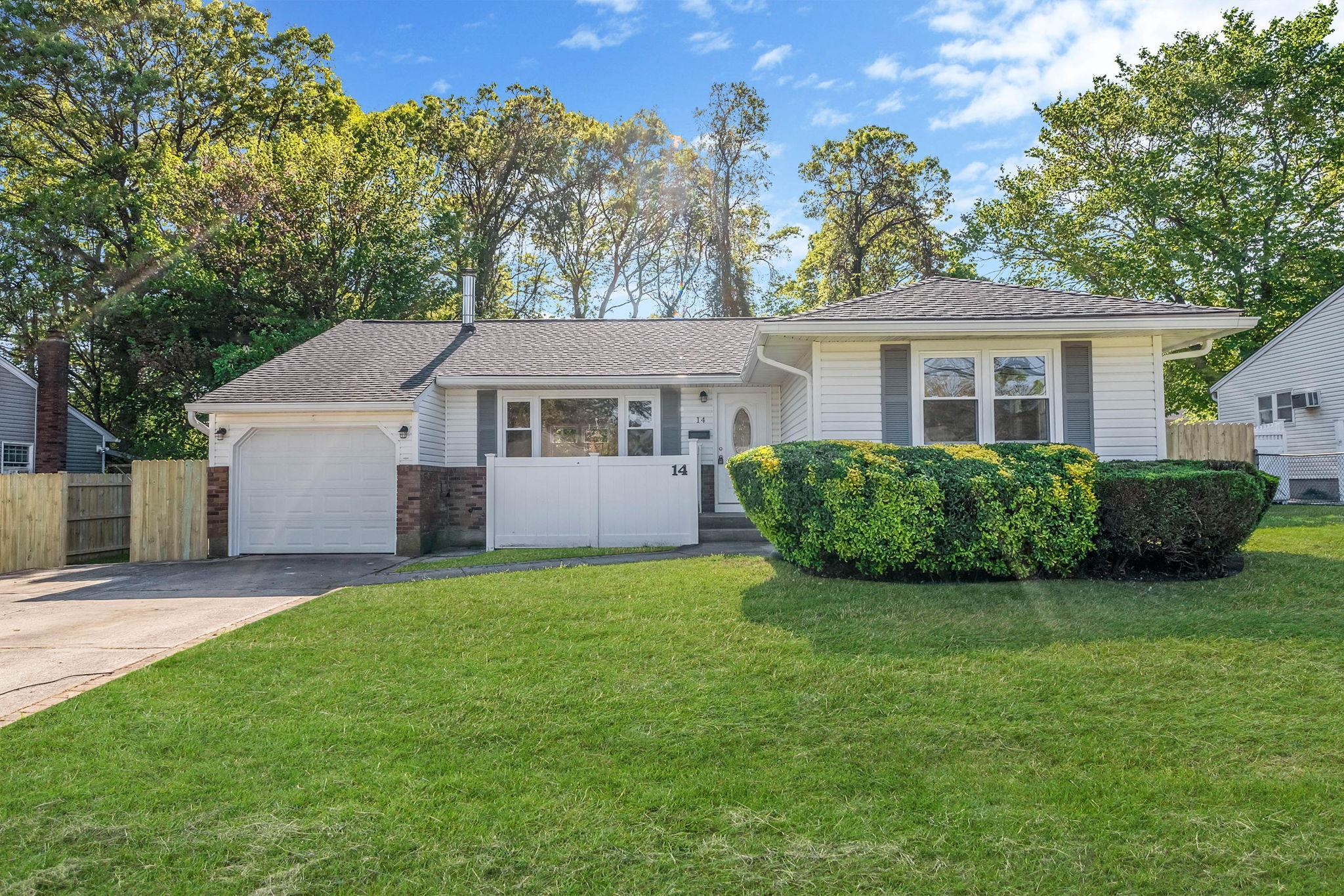 Single Family Center  Suffolk County, NY 11779, MLS-859916-2