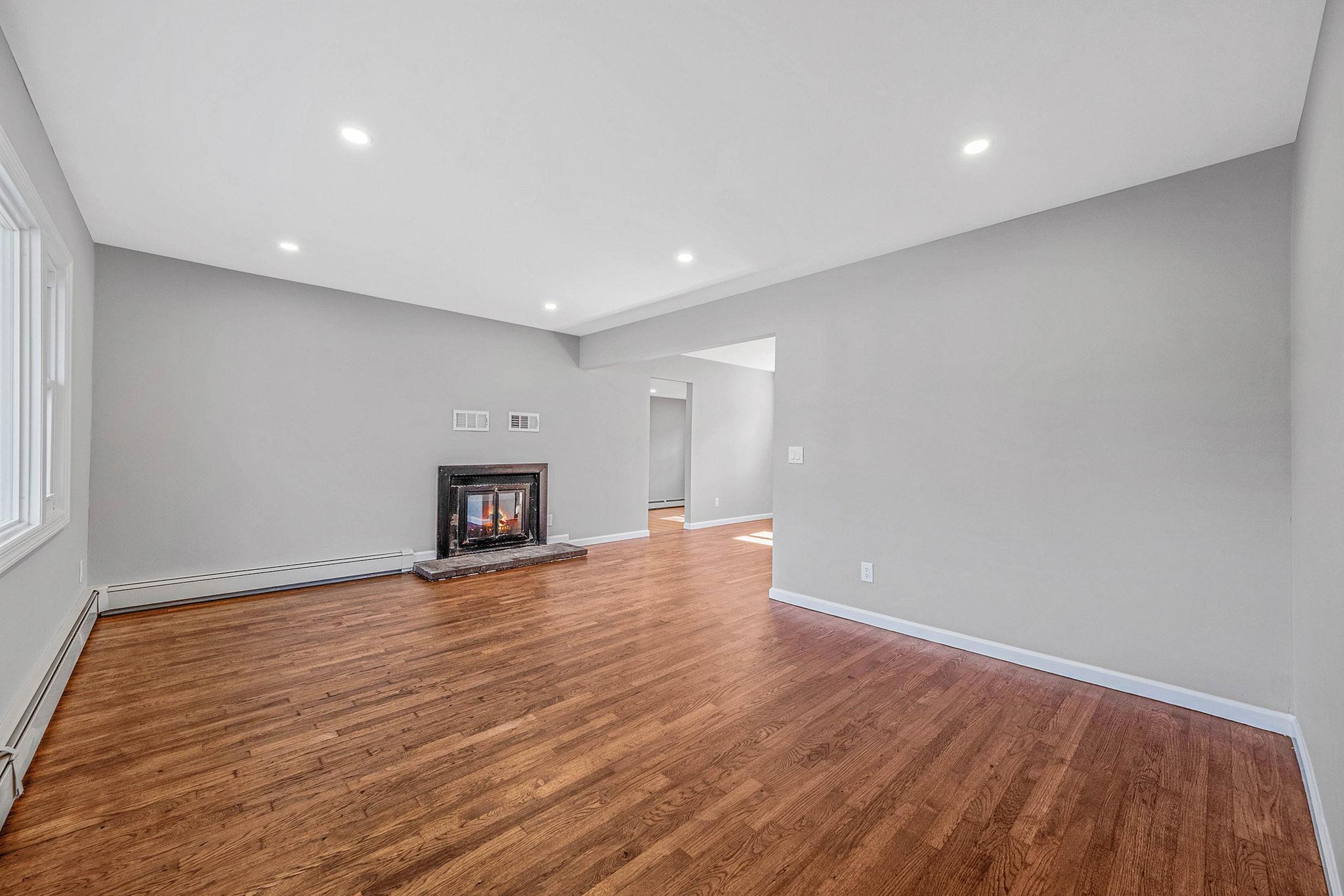 Single Family Center  Suffolk County, NY 11779, MLS-859916-7