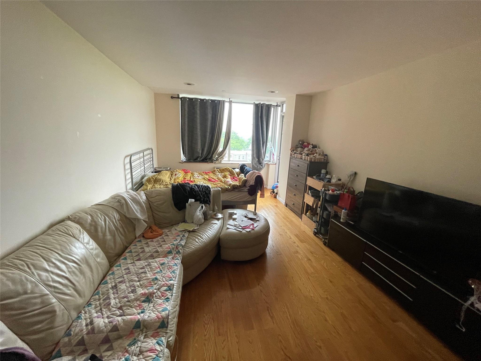 Condo Queens  Queens, NY 11377, MLS-859948-6