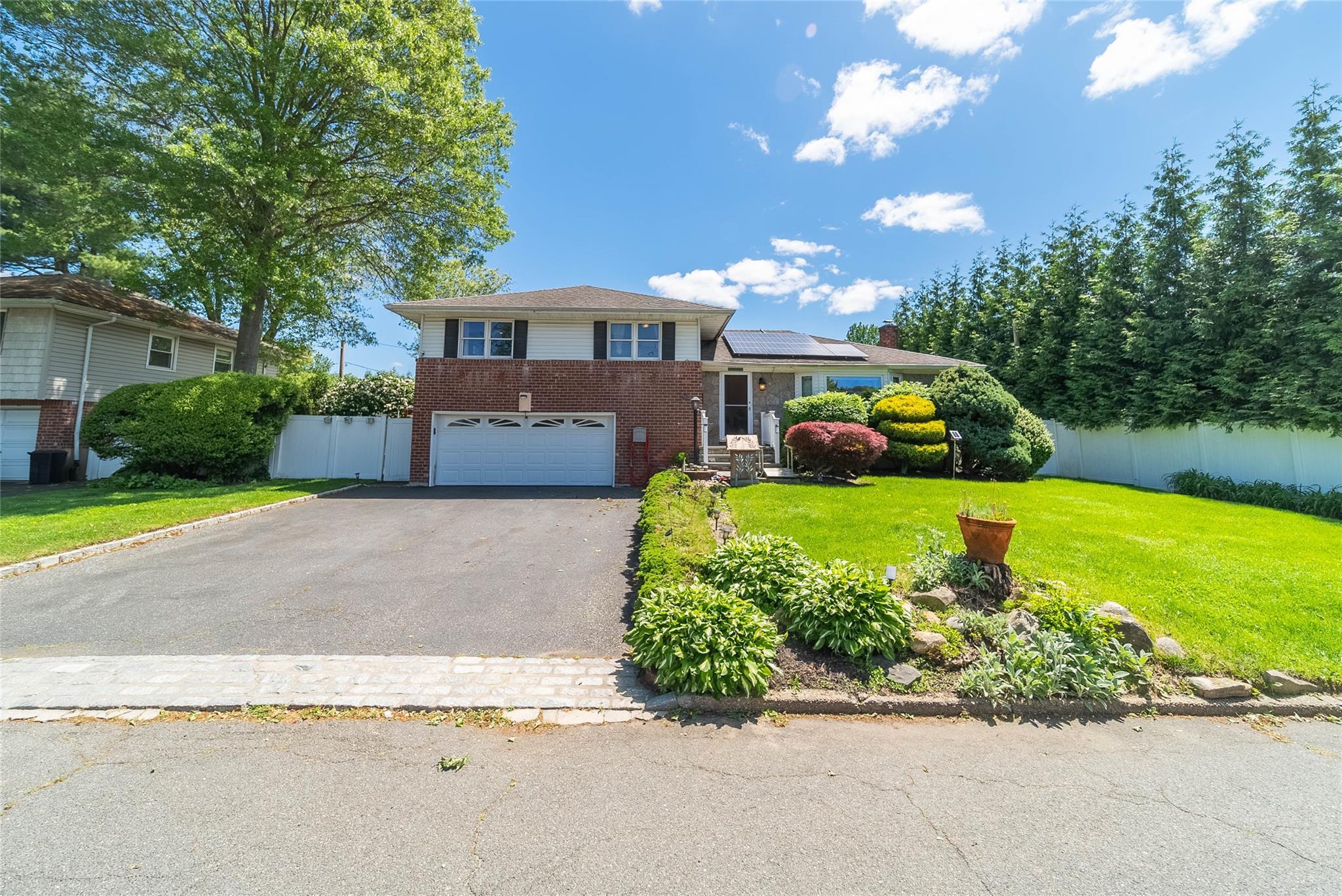 Single Family New York  Suffolk County, NY 11747, MLS-859956-2