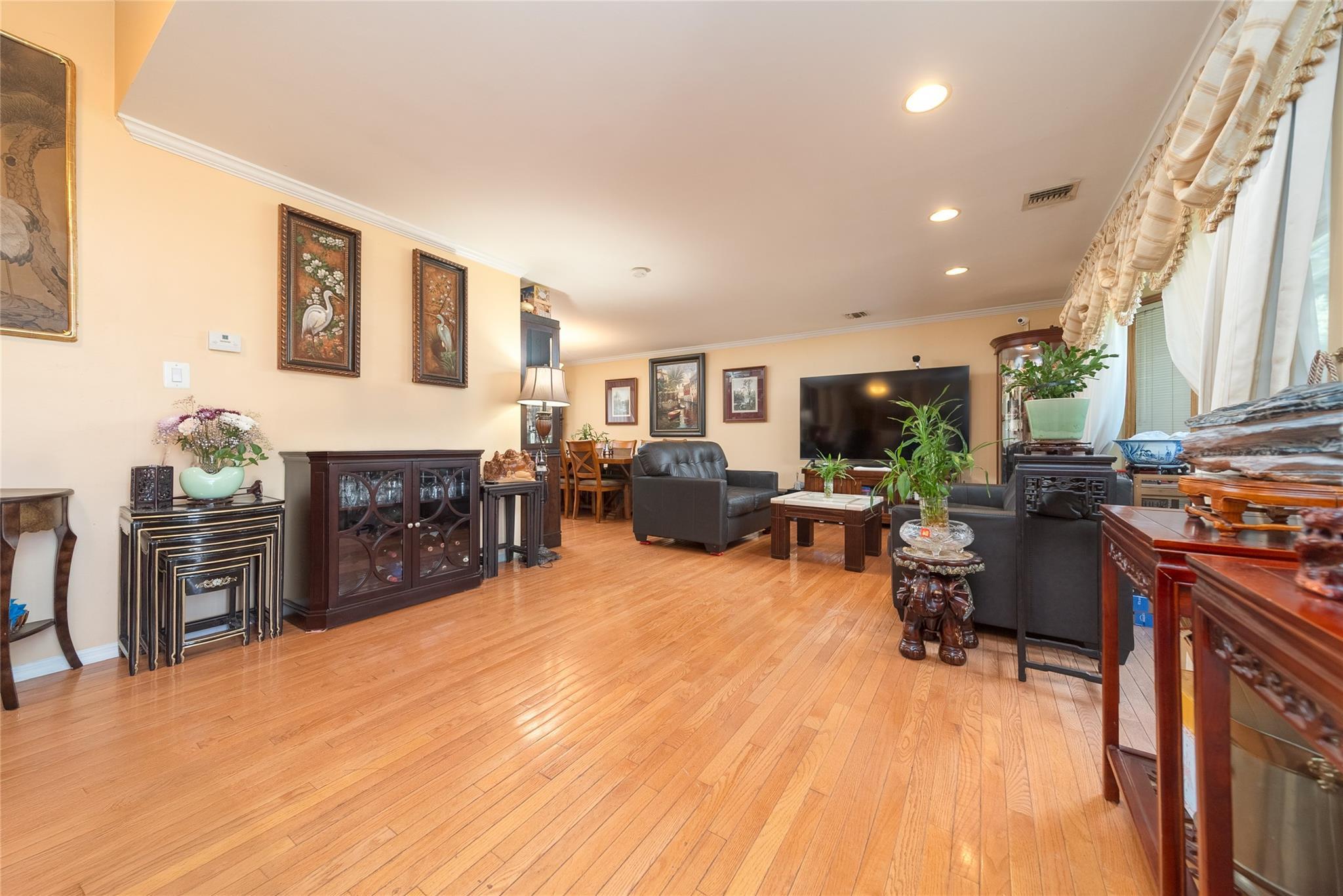 Single Family New York  Suffolk County, NY 11747, MLS-859956-3