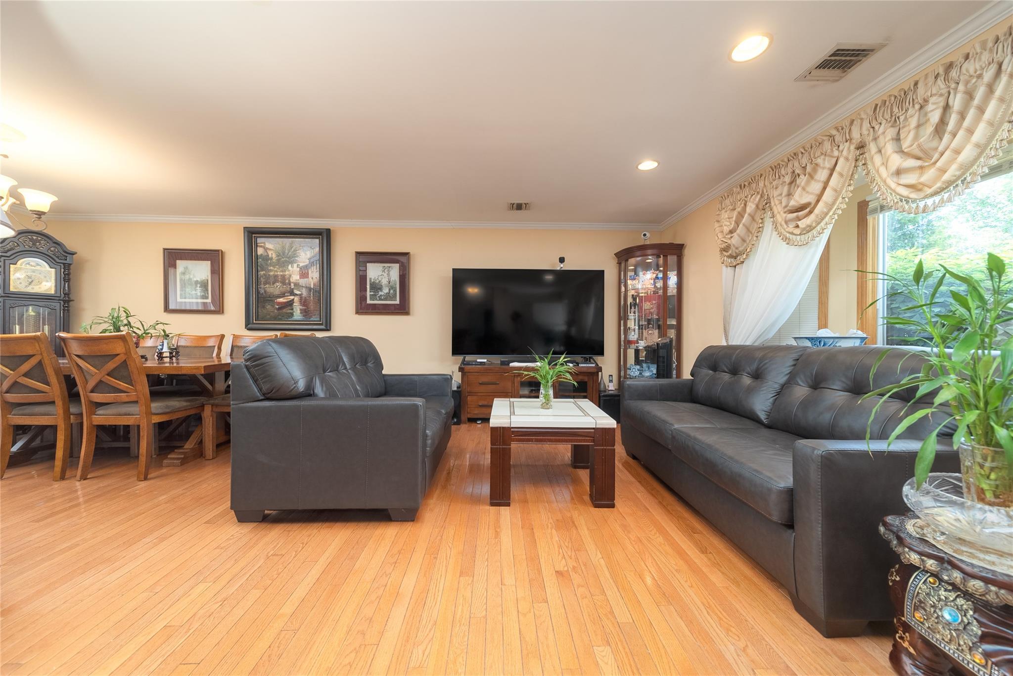 Single Family New York  Suffolk County, NY 11747, MLS-859956-5