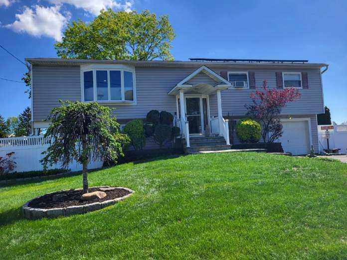 Single Family Holiday Park  Suffolk County, NY 11720, MLS-860060-2