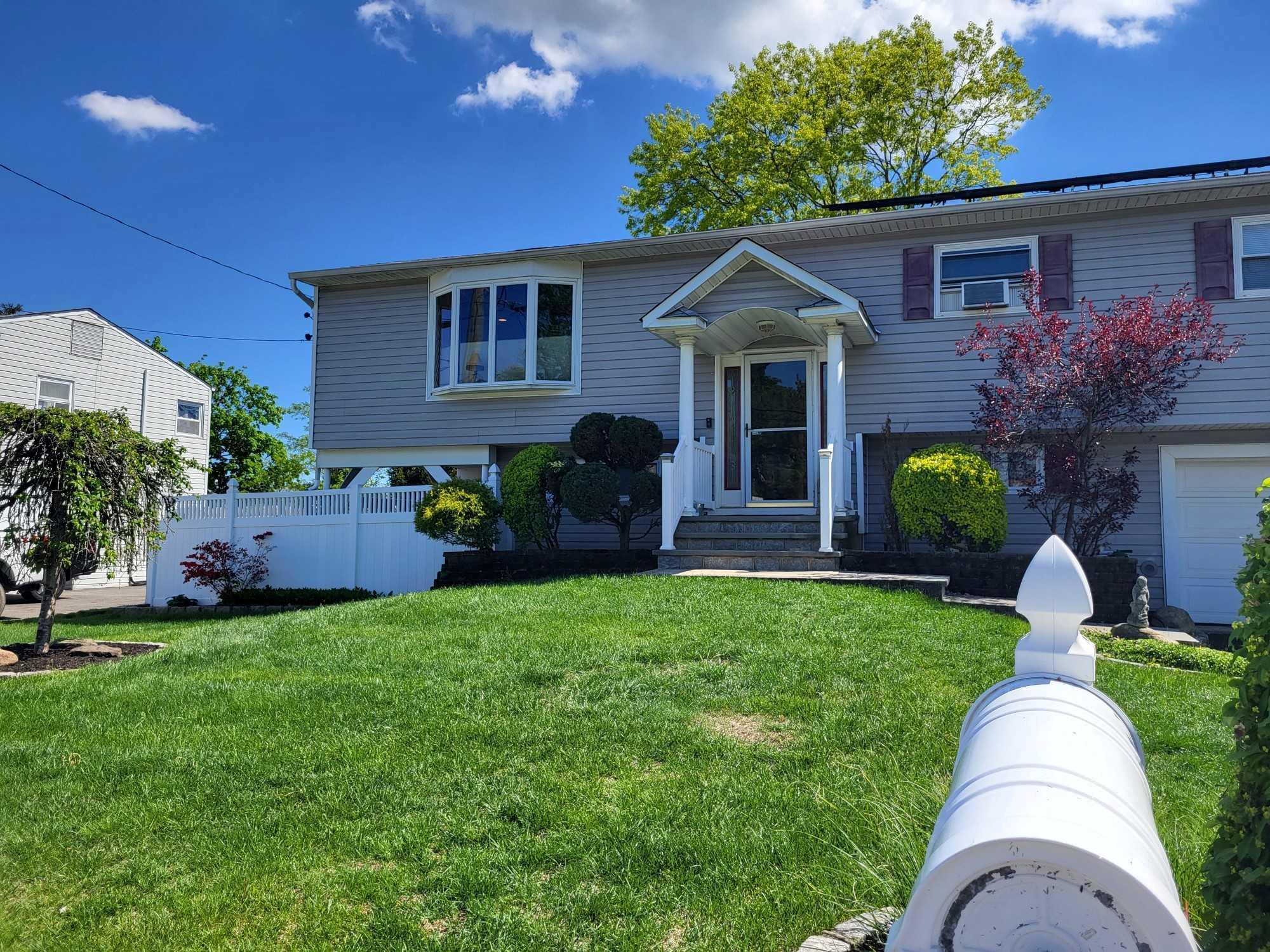 Single Family Holiday Park  Suffolk County, NY 11720, MLS-860060-3