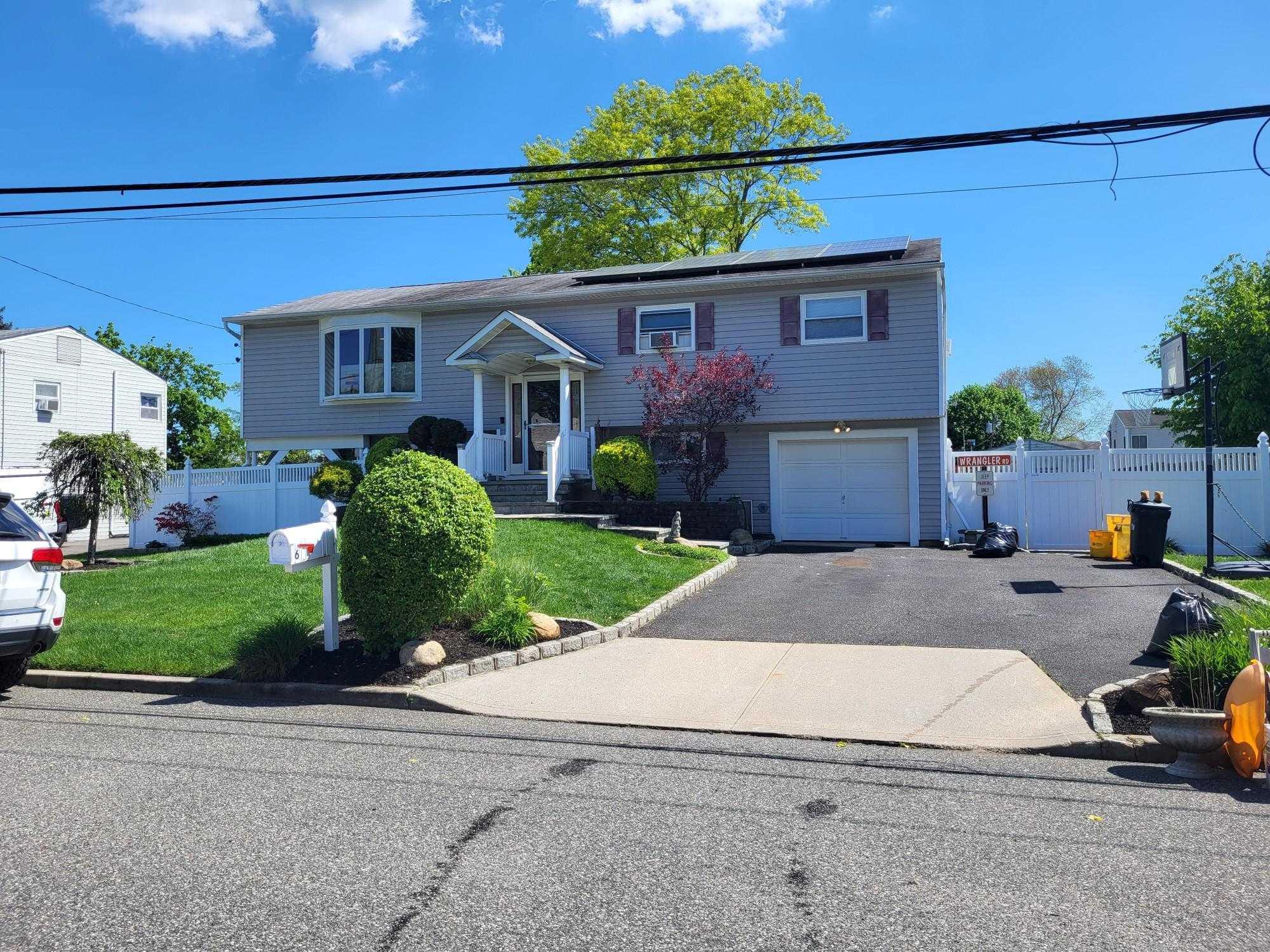 Single Family Holiday Park  Suffolk County, NY 11720, MLS-860060-4