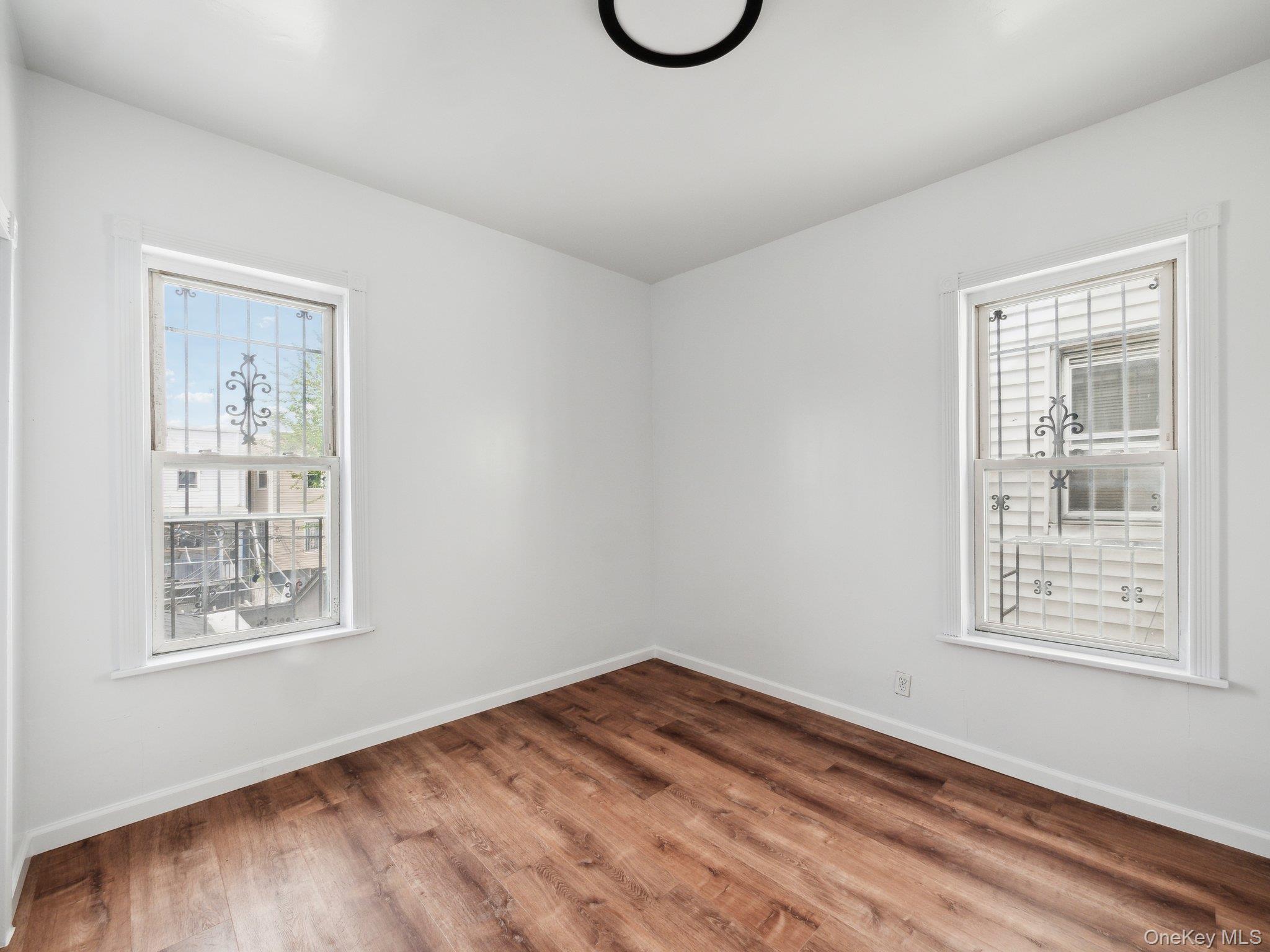 Single Family Taylor  Bronx, NY 10472, MLS-860064-37