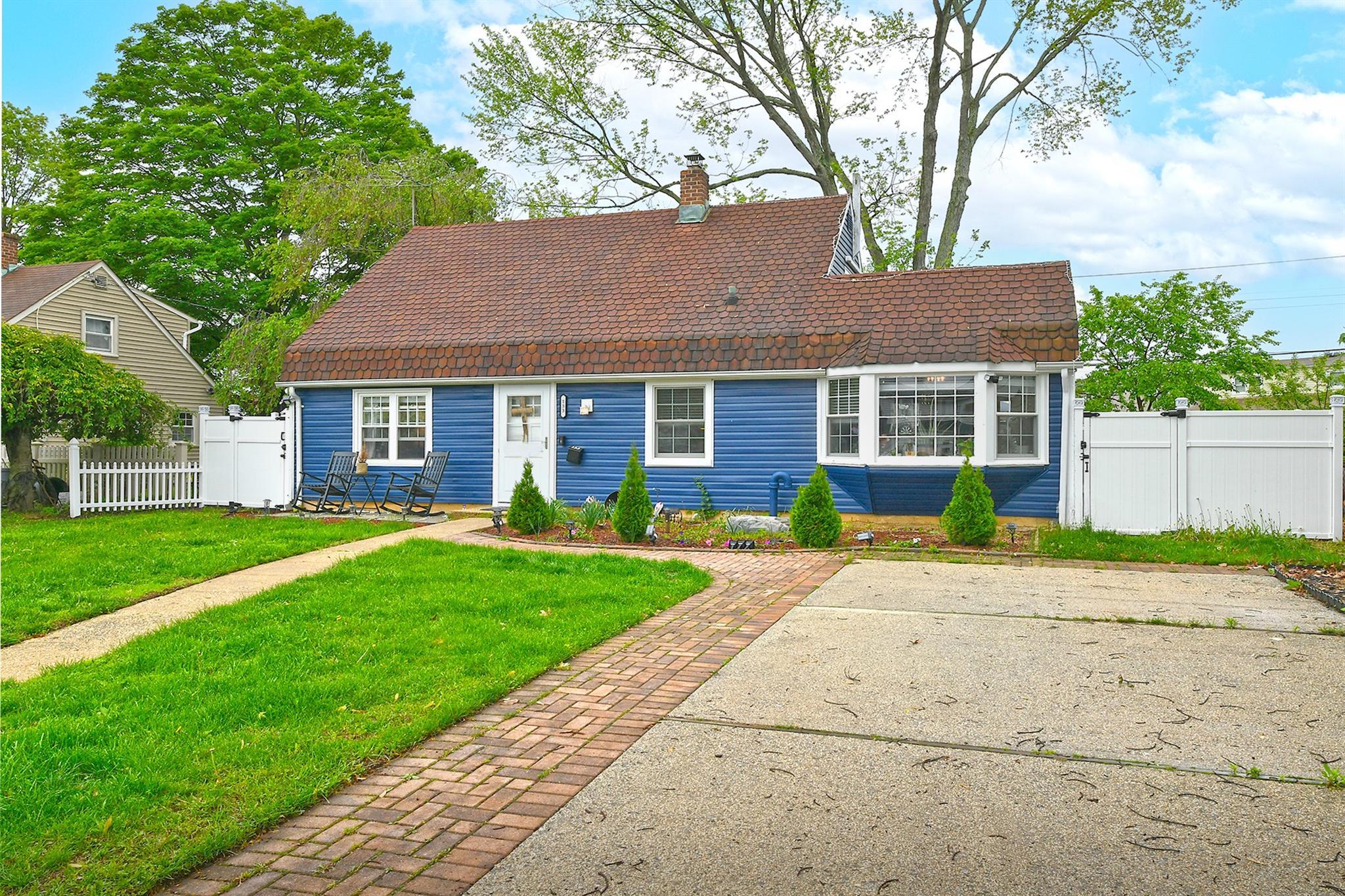 Single Family Spring  Nassau County, NY 11756, MLS-860067-3