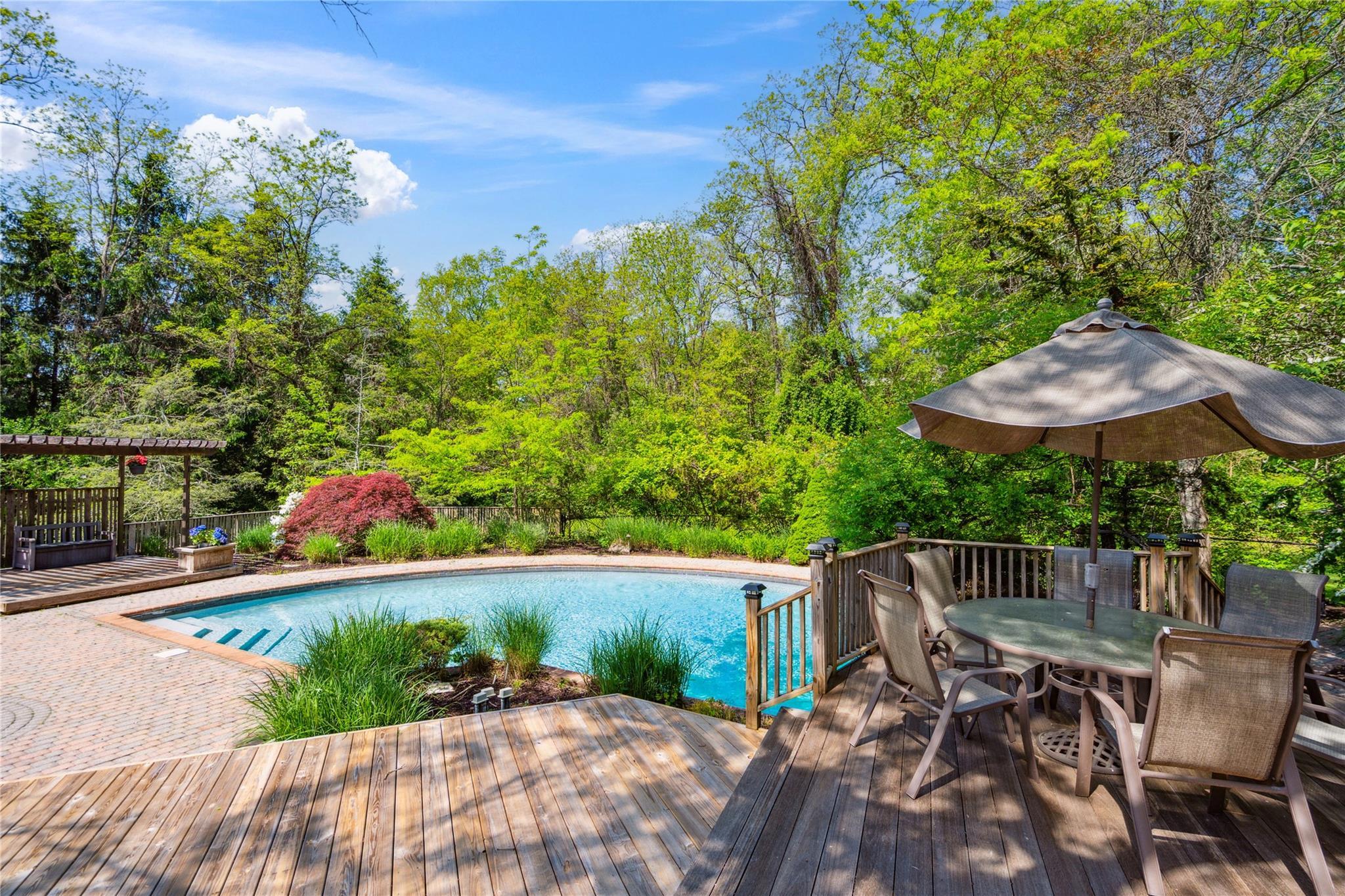 Single Family Briar  Suffolk County, NY 11747, MLS-860073-28