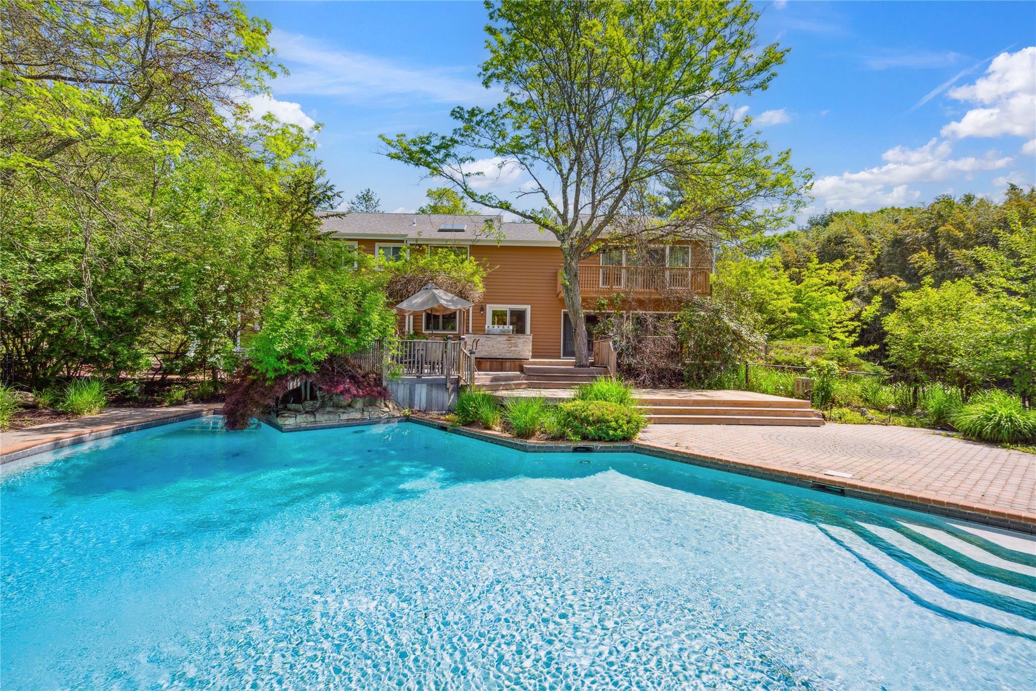 Single Family Briar  Suffolk County, NY 11747, MLS-860073-29