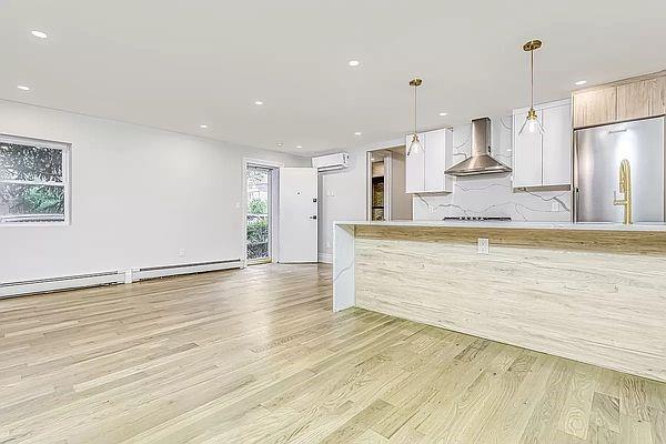 Single Family Tibbett  Bronx, NY 10463, MLS-860123-4