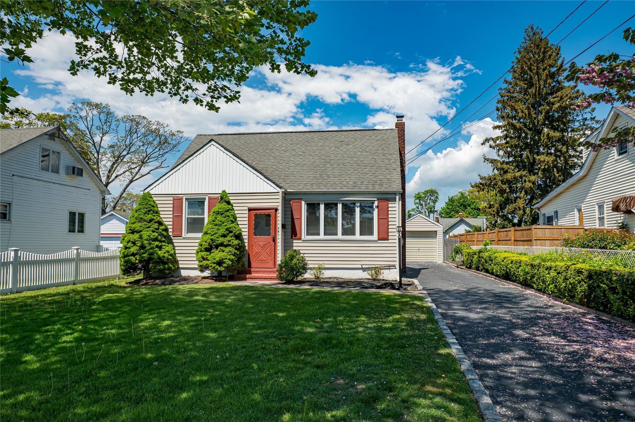 Single Family Spruce  Suffolk County, NY 11751, MLS-860158-2