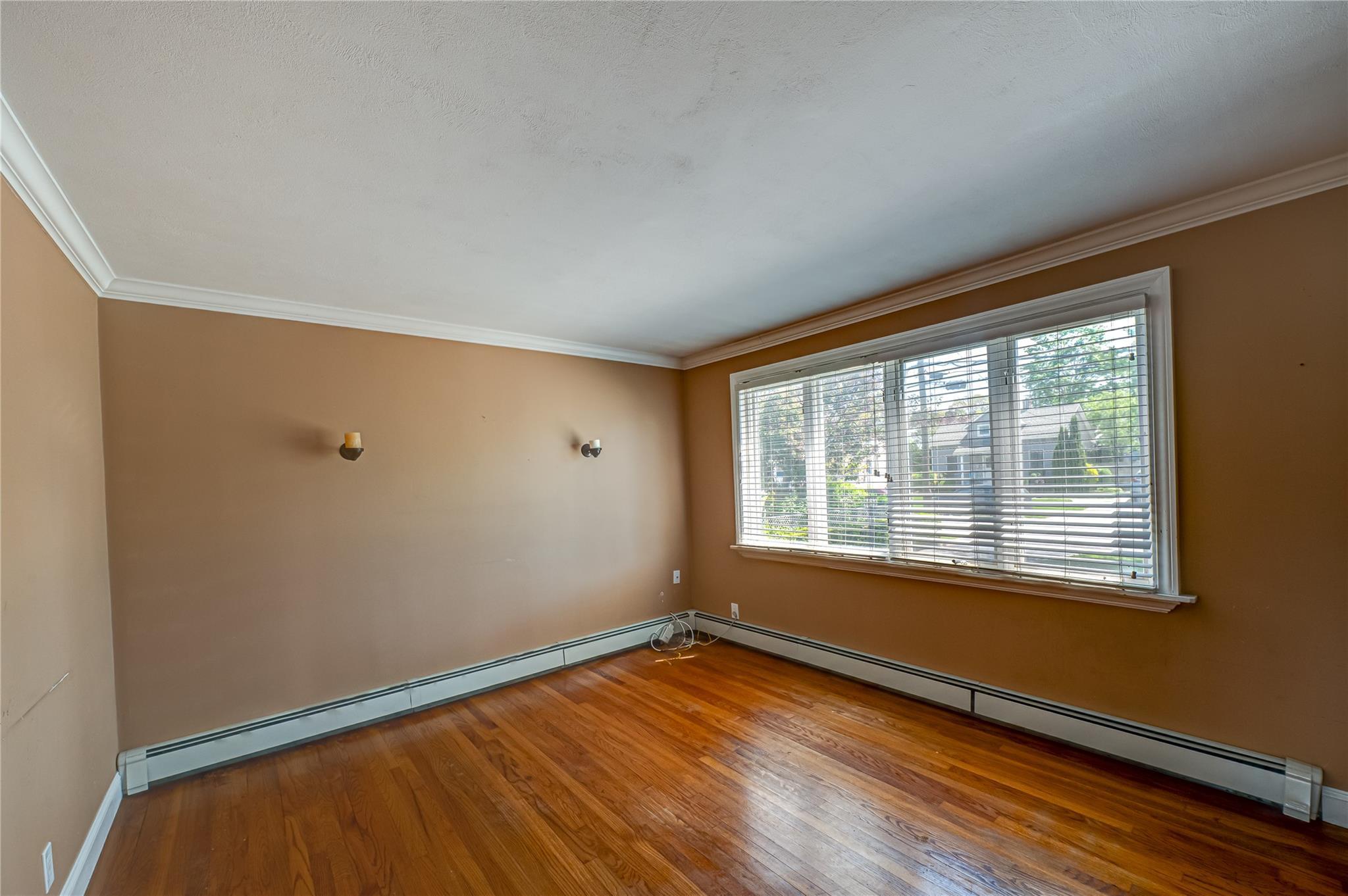 Single Family Spruce  Suffolk County, NY 11751, MLS-860158-5