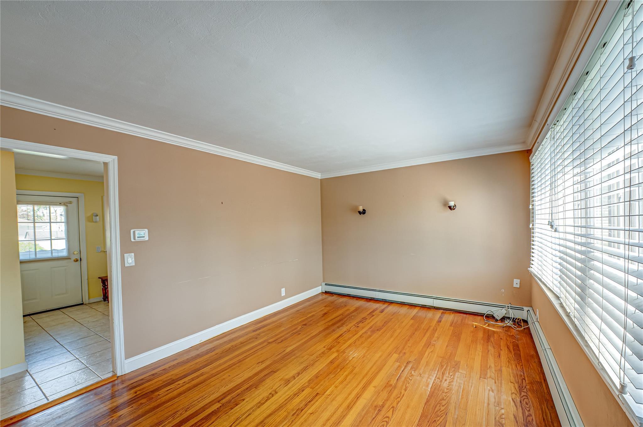 Single Family Spruce  Suffolk County, NY 11751, MLS-860158-6