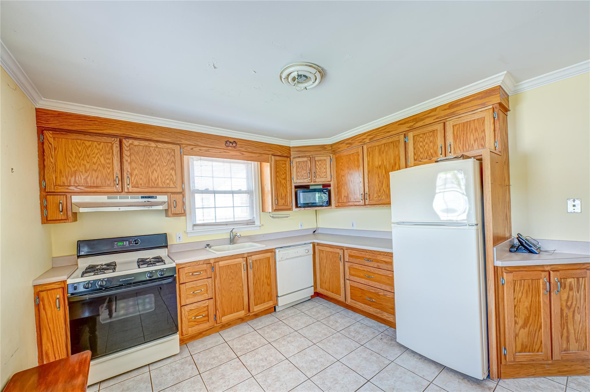 Single Family Spruce  Suffolk County, NY 11751, MLS-860158-7