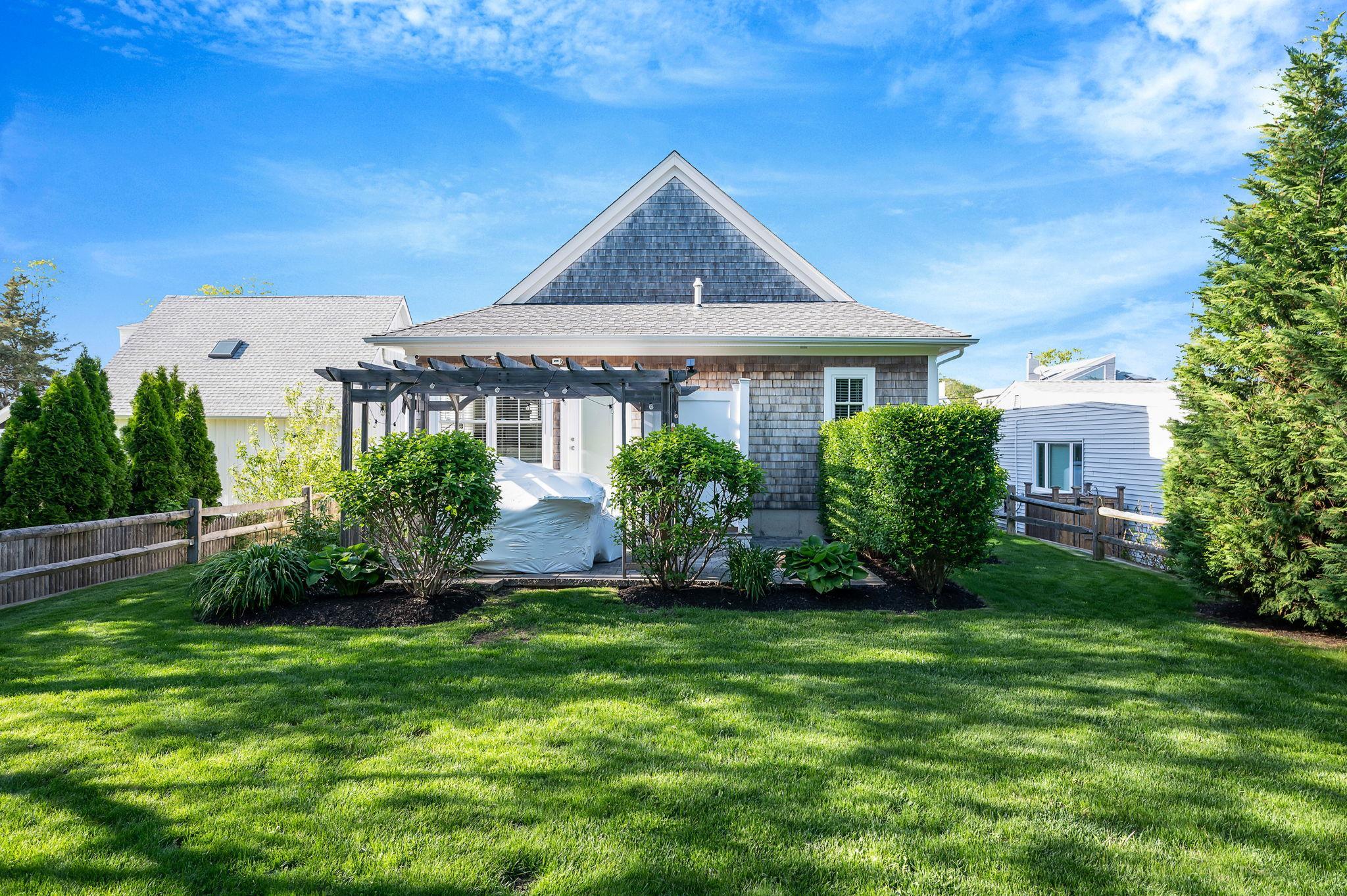 Single Family Willow  Suffolk County, NY 11901, MLS-860161-31