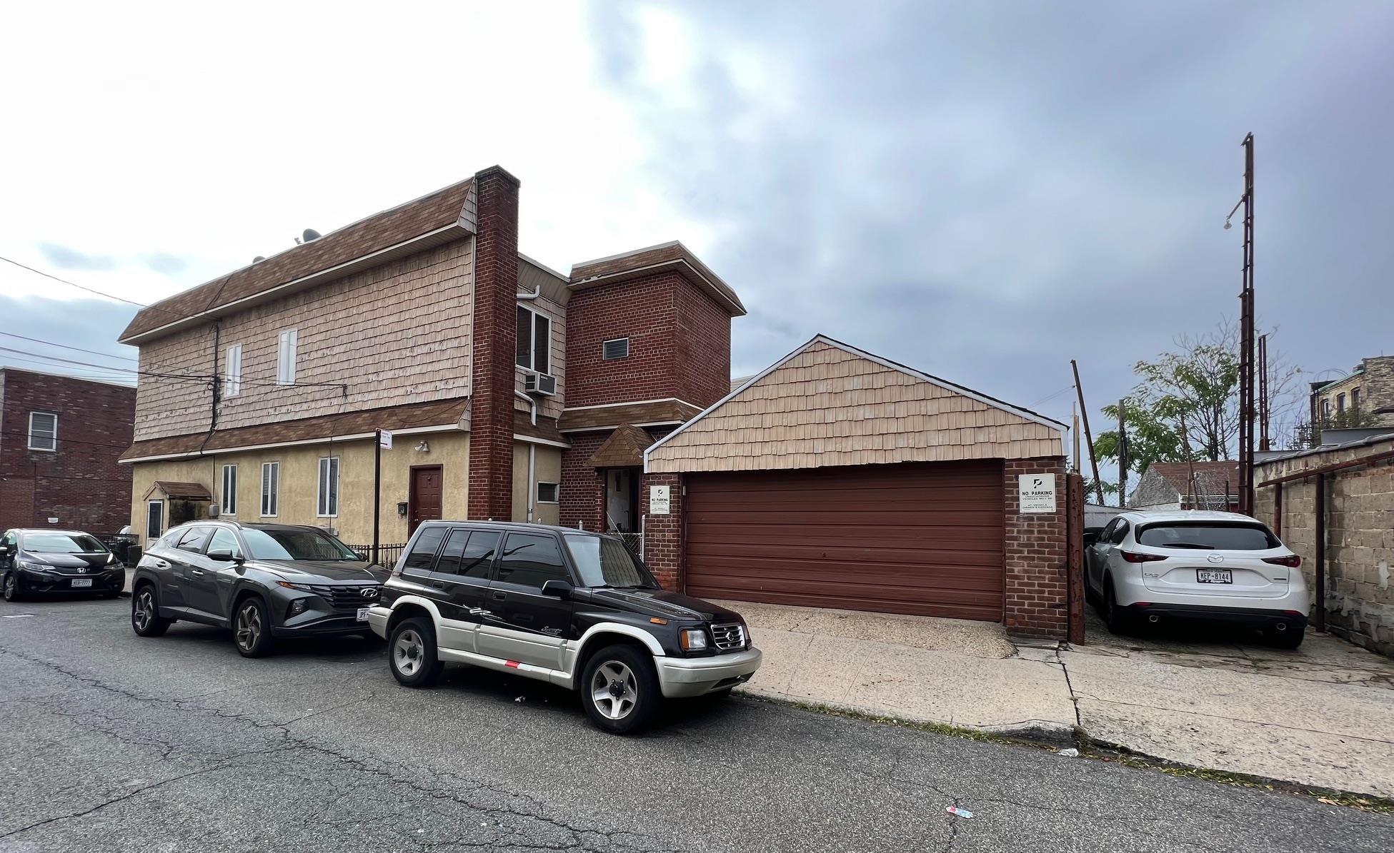 Single Family 55  Queens, NY 11378, MLS-860180-6