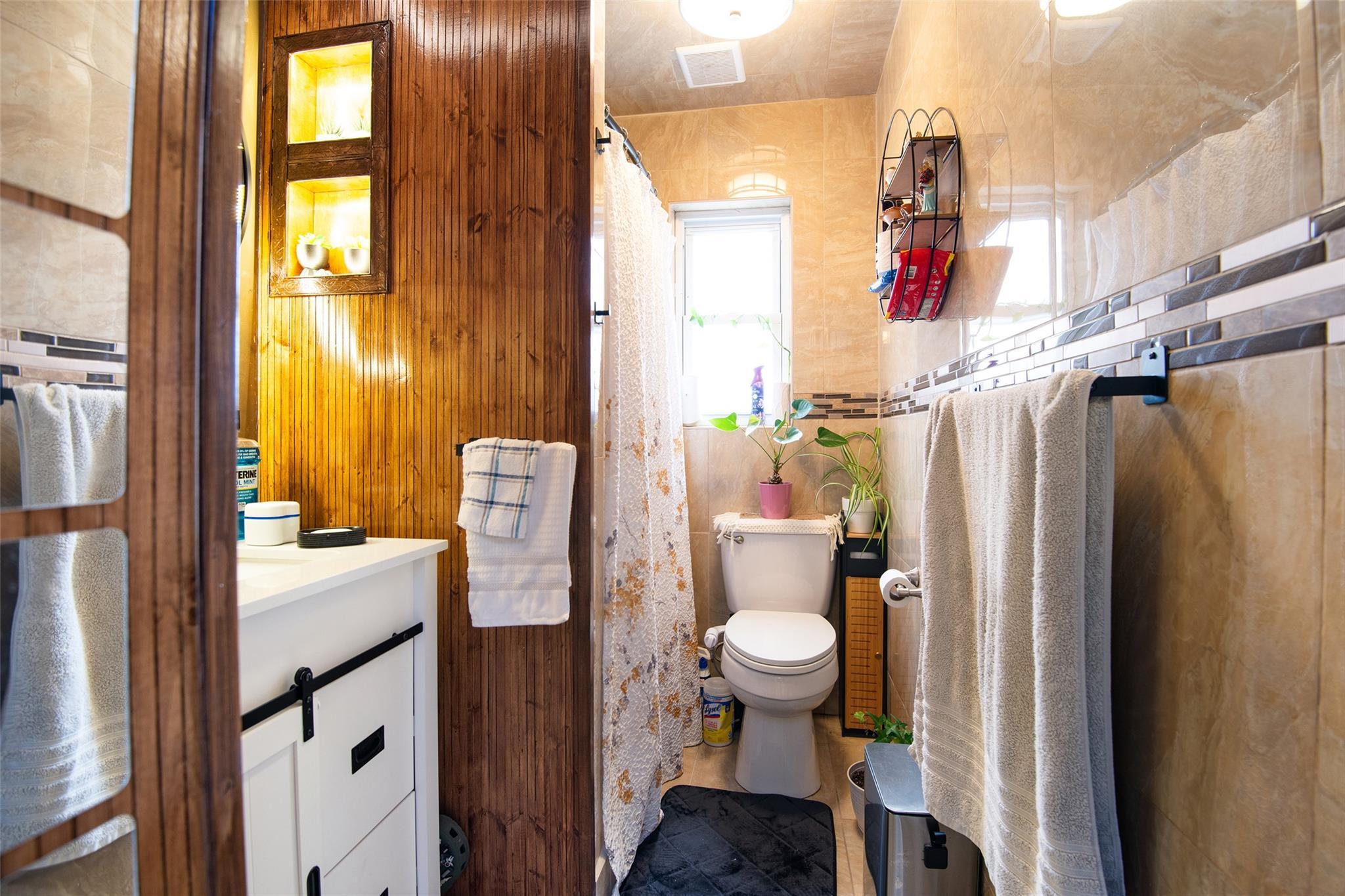 Single Family Hollywood  Bronx, NY 10465, MLS-860215-14