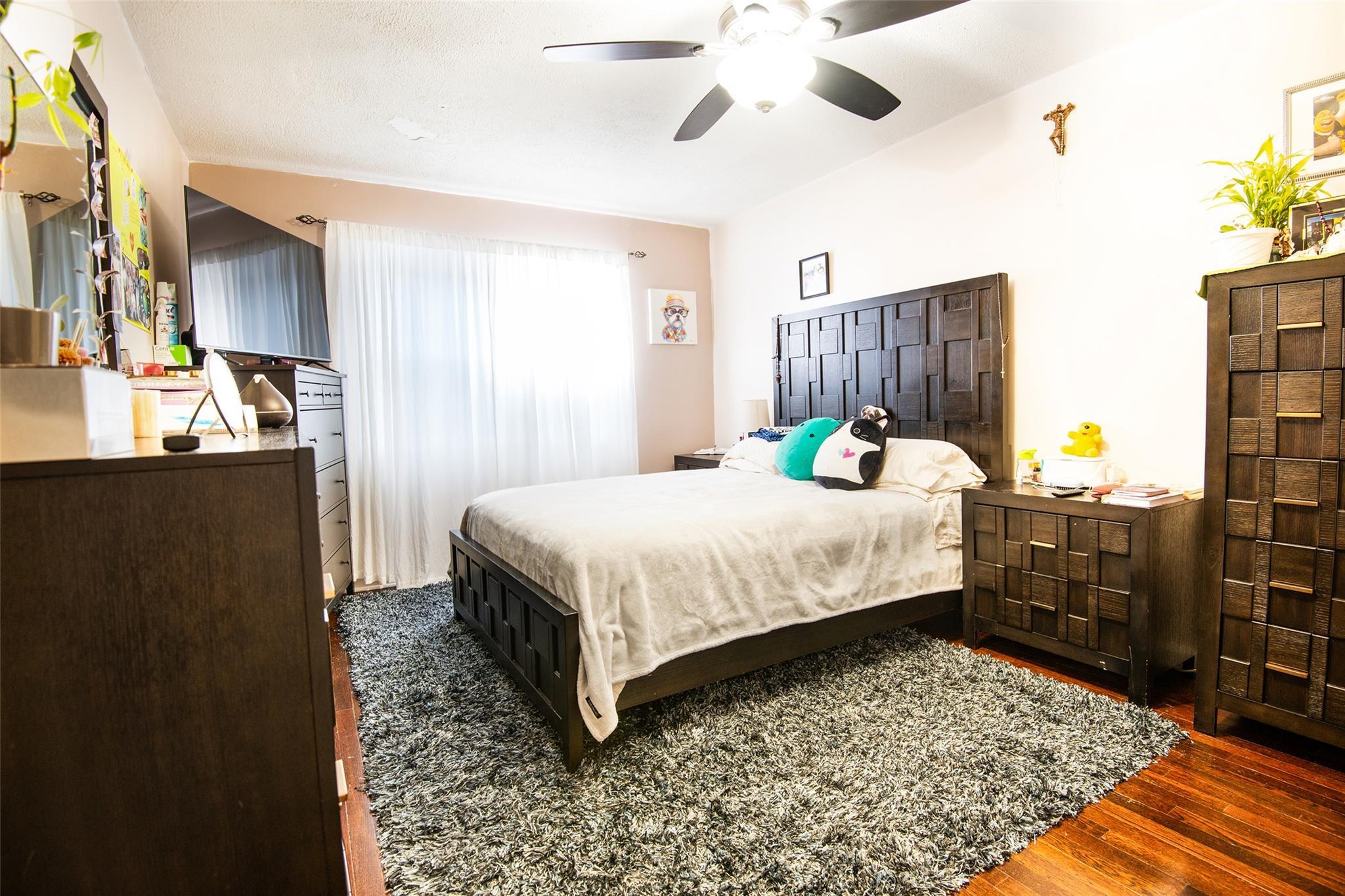Single Family Hollywood  Bronx, NY 10465, MLS-860215-15