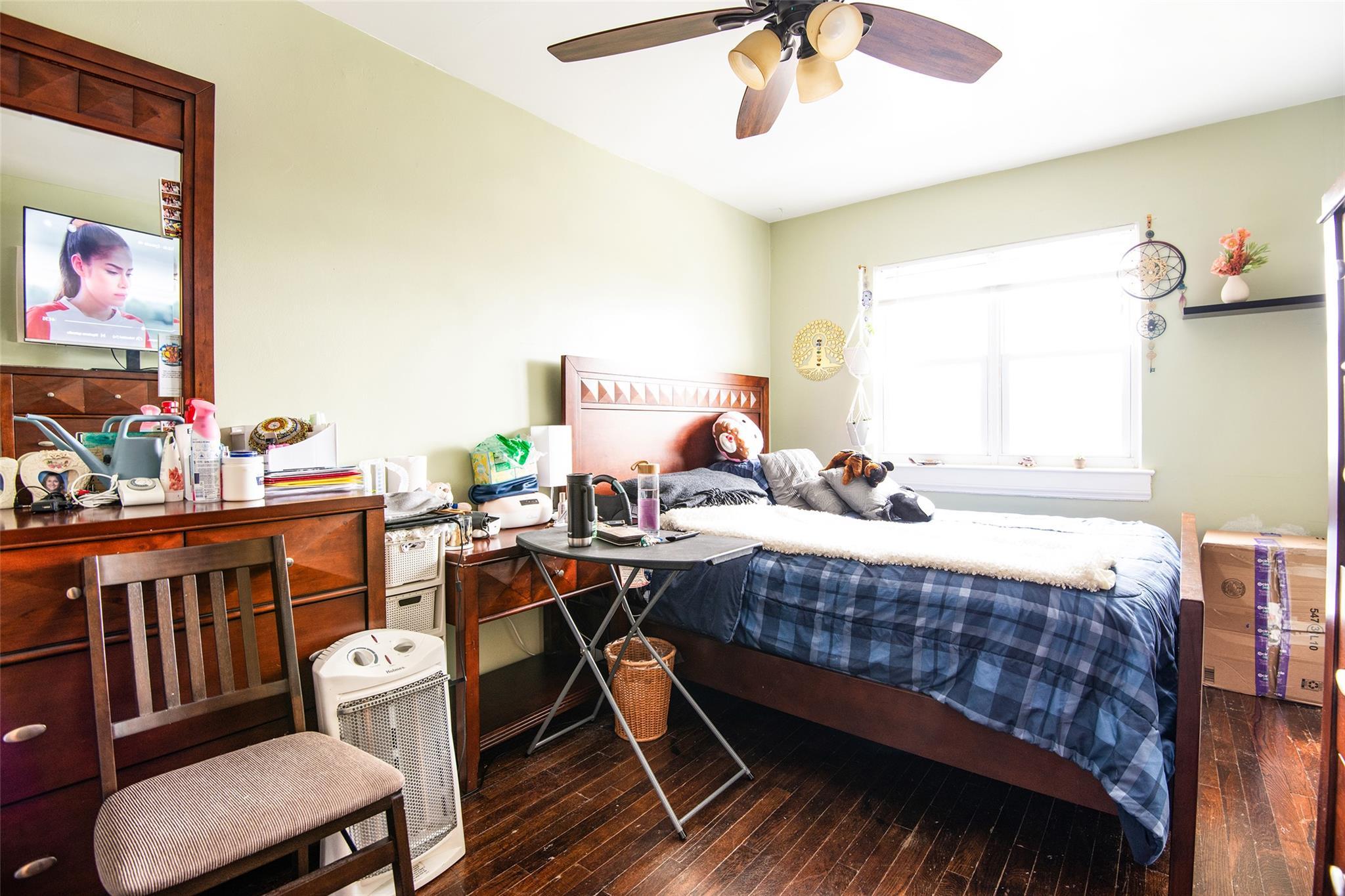 Single Family Hollywood  Bronx, NY 10465, MLS-860215-17