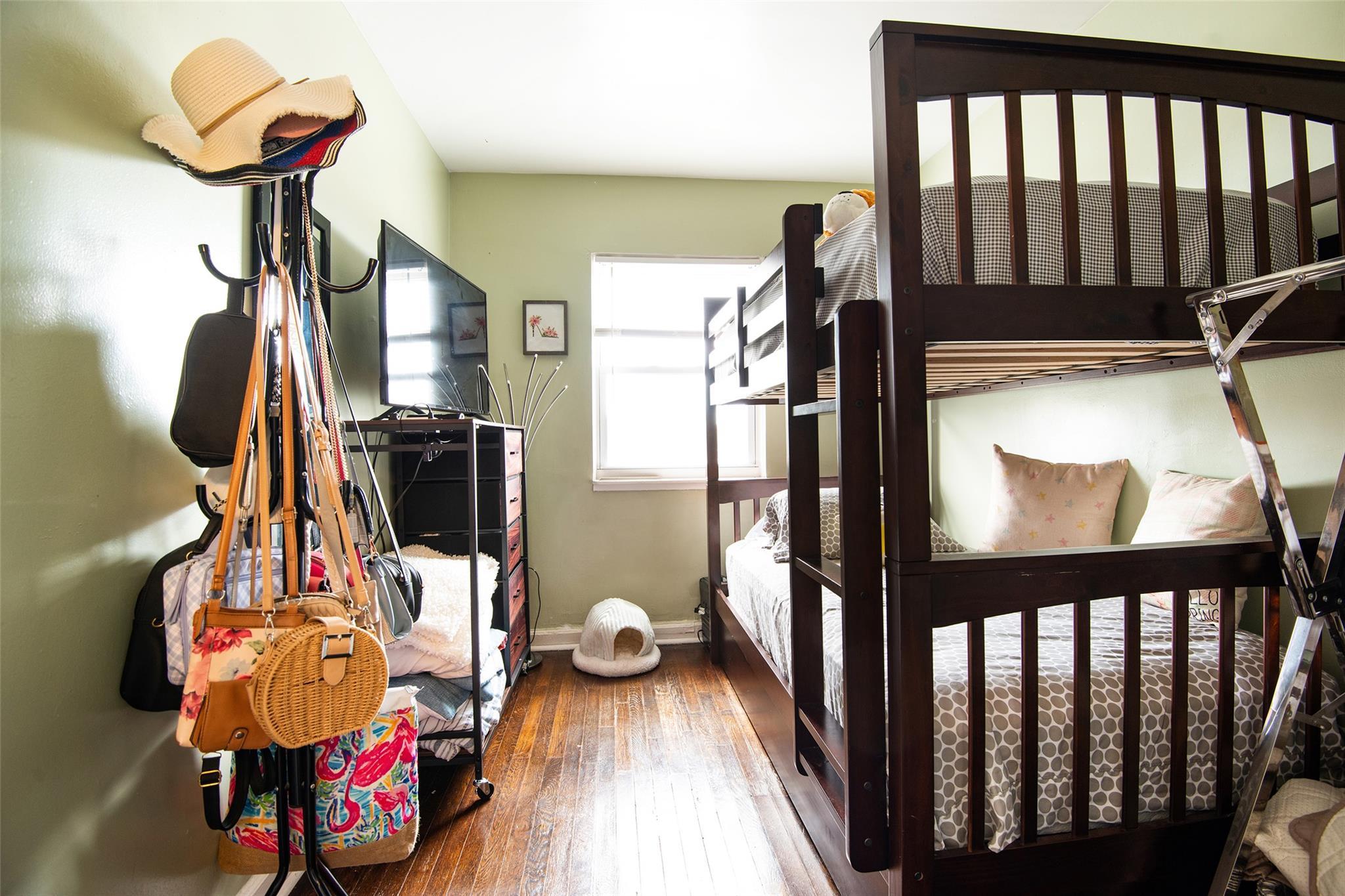 Single Family Hollywood  Bronx, NY 10465, MLS-860215-18
