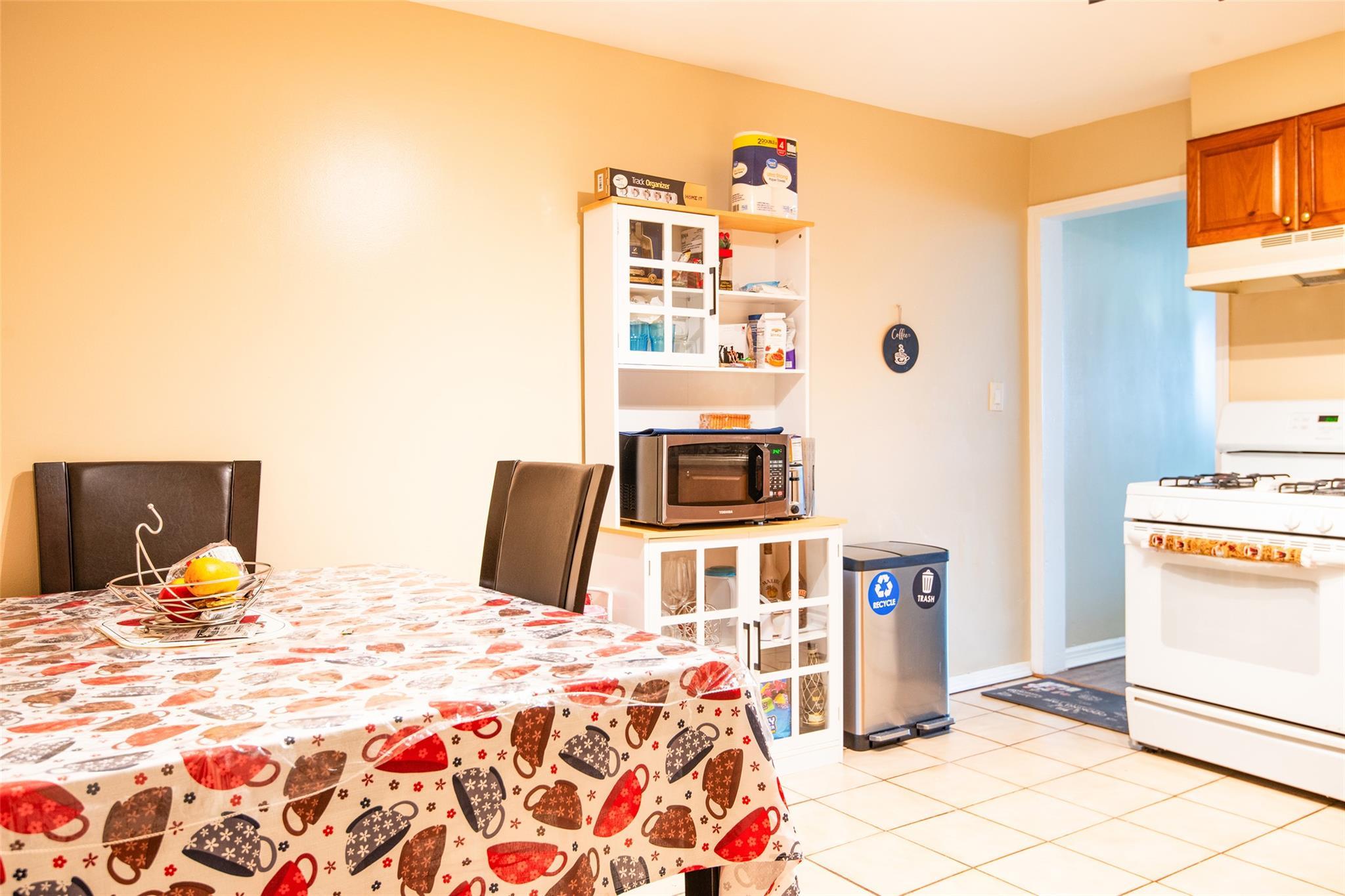Single Family Hollywood  Bronx, NY 10465, MLS-860215-23