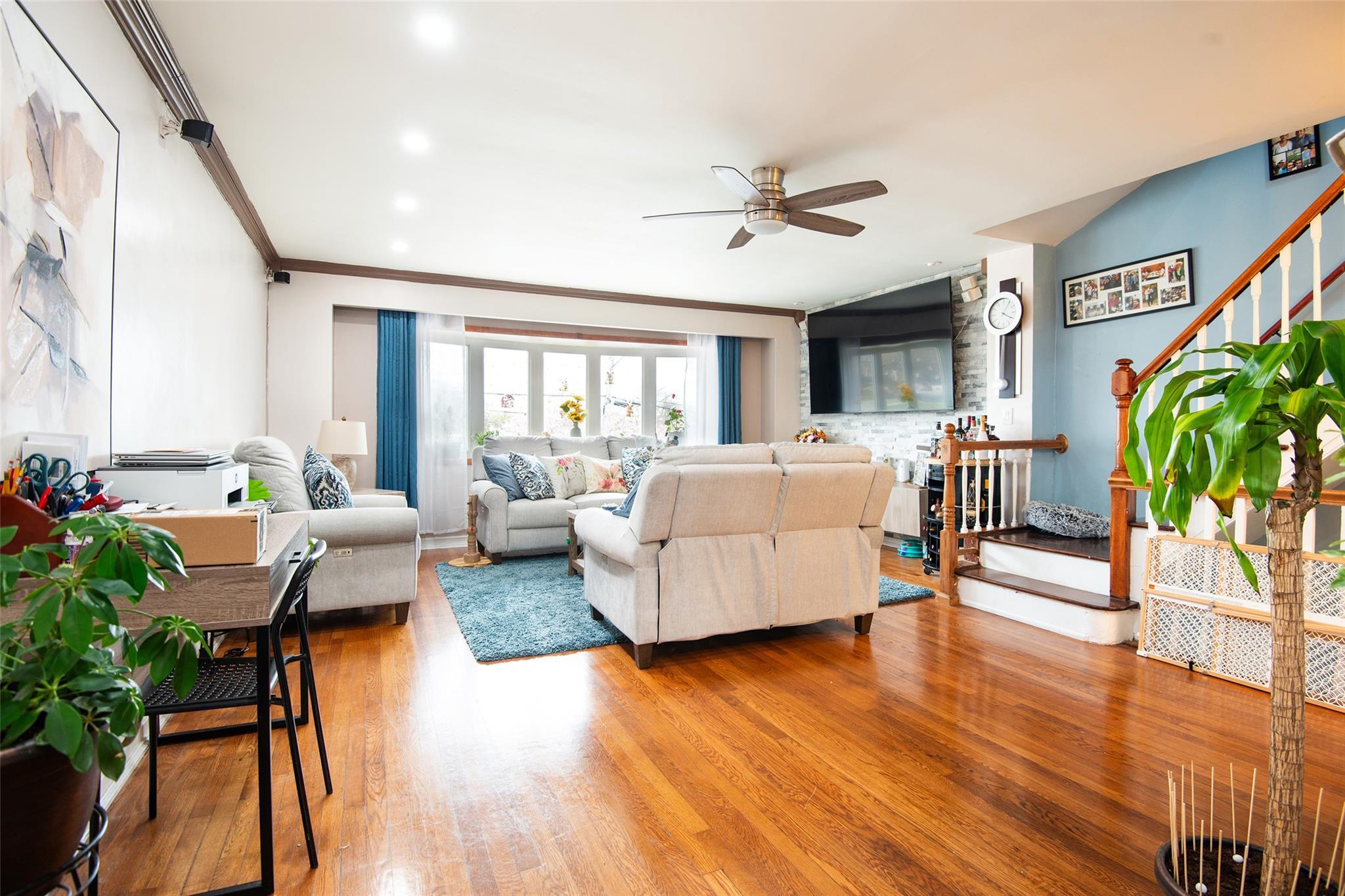 Single Family Hollywood  Bronx, NY 10465, MLS-860215-6
