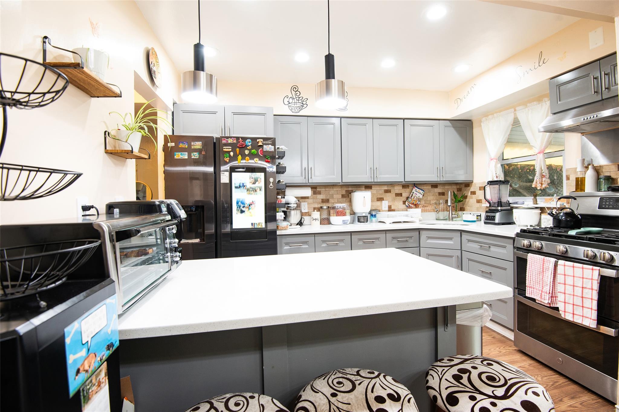 Single Family Hollywood  Bronx, NY 10465, MLS-860215-8