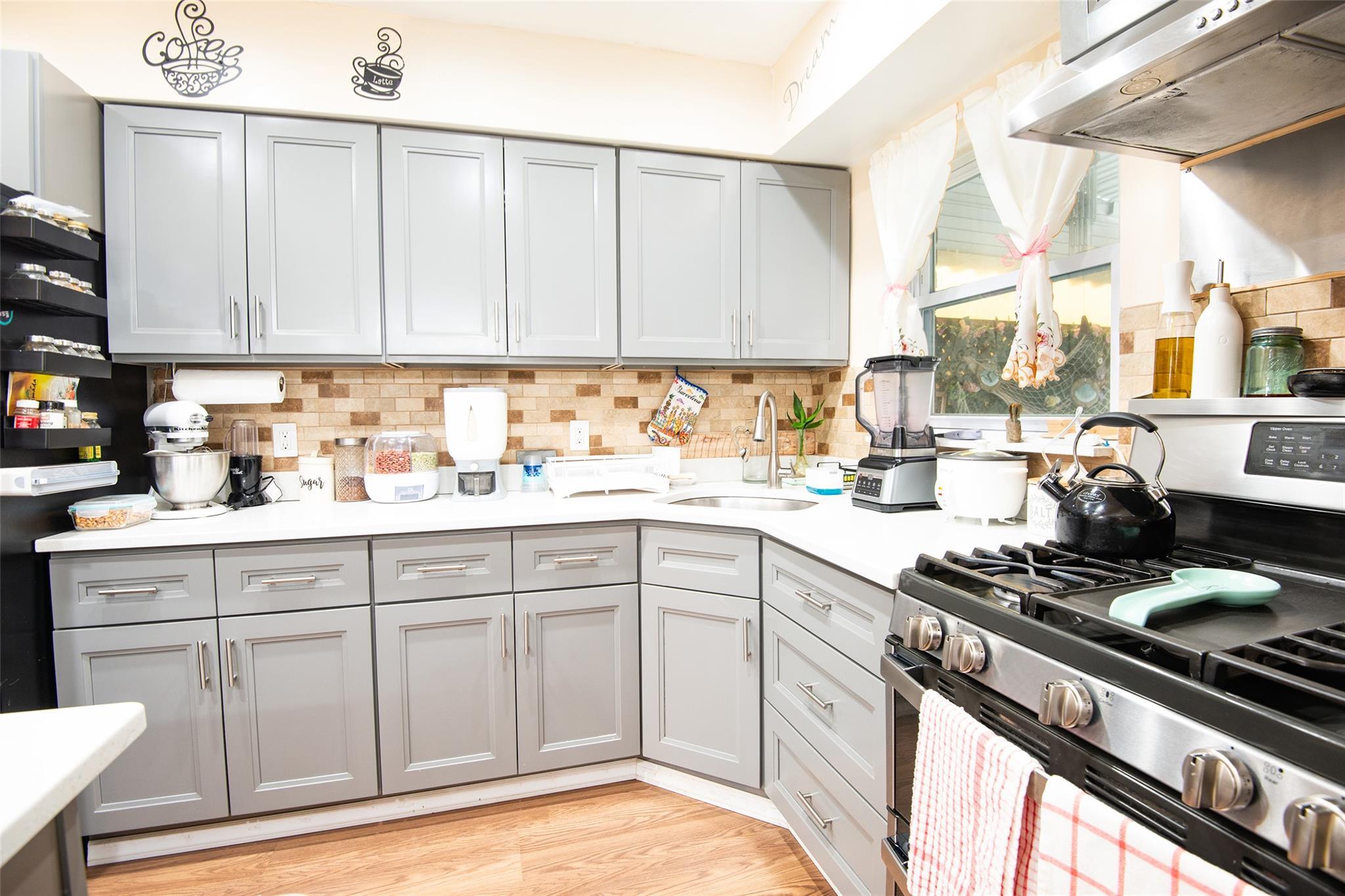 Single Family Hollywood  Bronx, NY 10465, MLS-860215-9