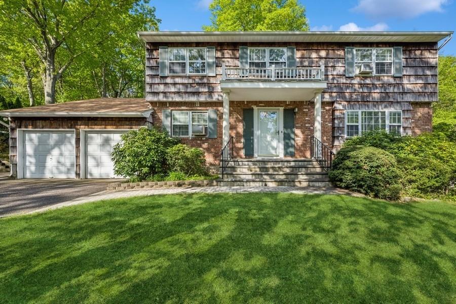 Single Family Oak Hill  Suffolk County, NY 11754, MLS-860225-2