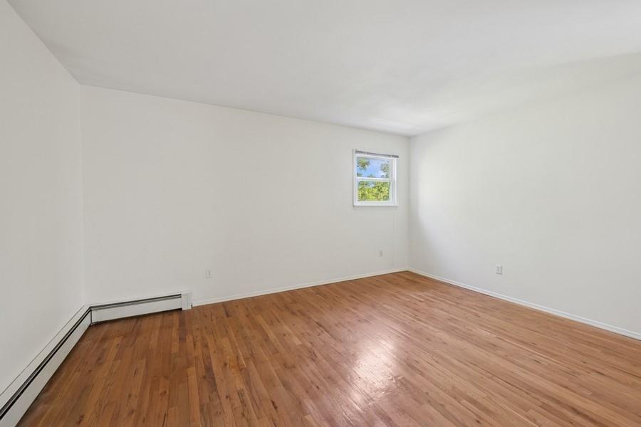 Single Family Oak Hill  Suffolk County, NY 11754, MLS-860225-27