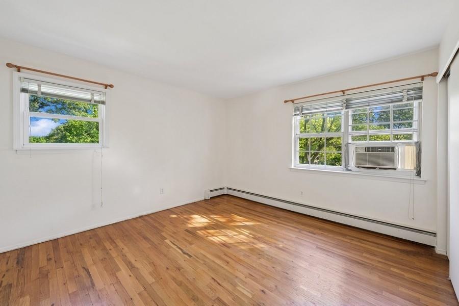 Single Family Oak Hill  Suffolk County, NY 11754, MLS-860225-28