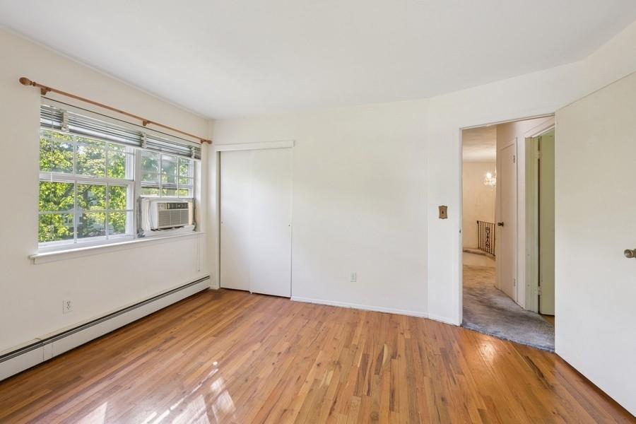 Single Family Oak Hill  Suffolk County, NY 11754, MLS-860225-29