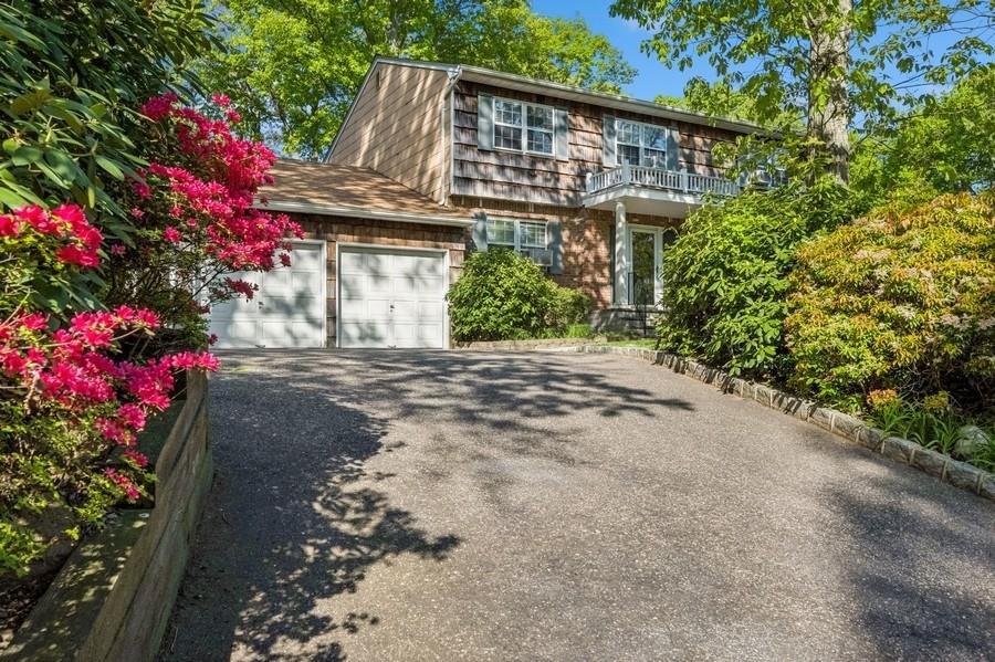 Single Family Oak Hill  Suffolk County, NY 11754, MLS-860225-3