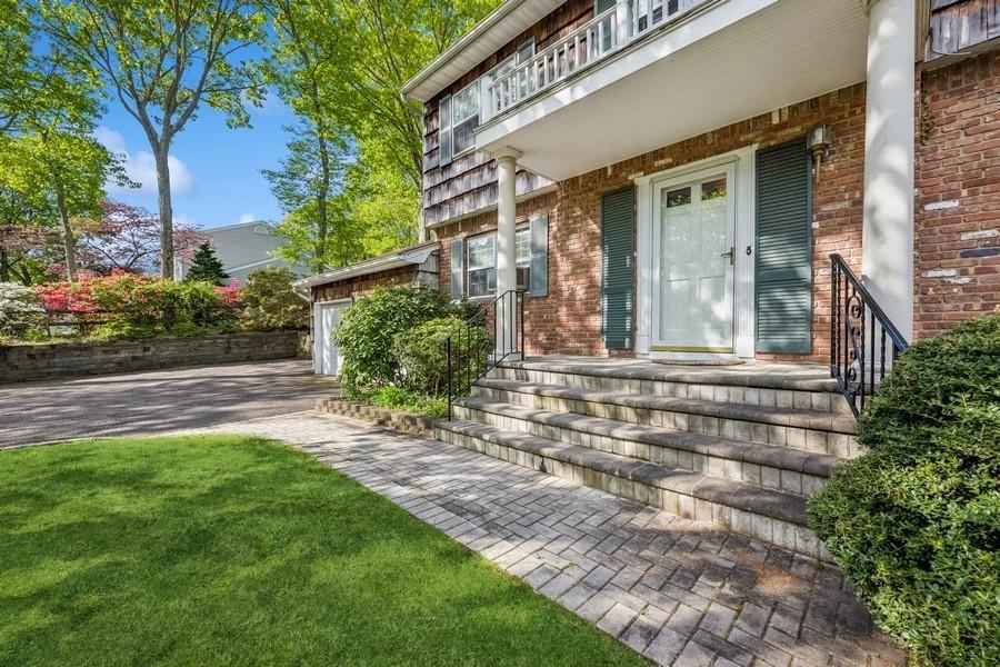 Single Family Oak Hill  Suffolk County, NY 11754, MLS-860225-5