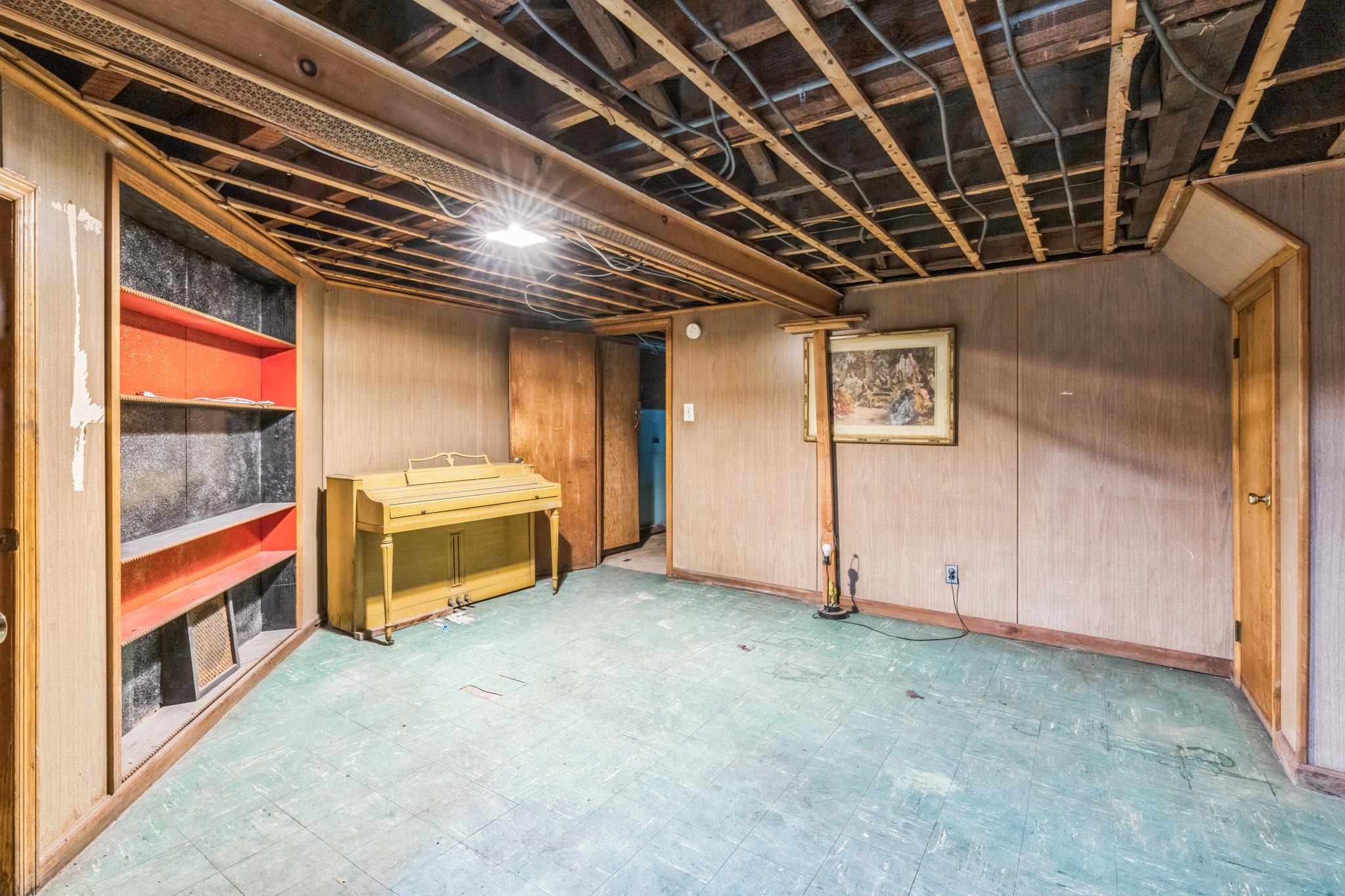 Single Family Selover  Queens, NY 11434, MLS-860271-27